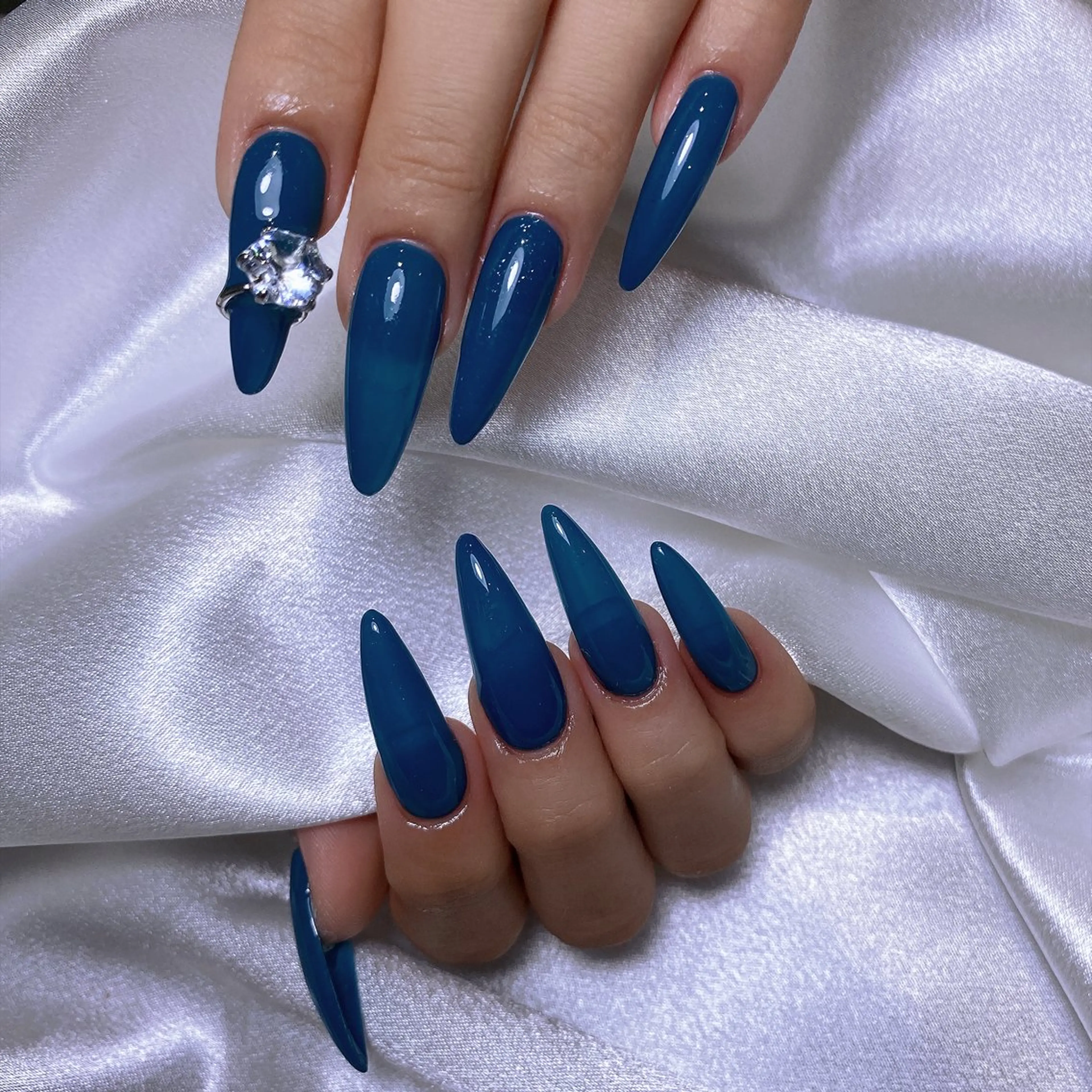 ネイル M2ネイルサロン【長さ出し&フィルイン導入店】所属・長さ出し専門店 RIRIのネイルデザイン