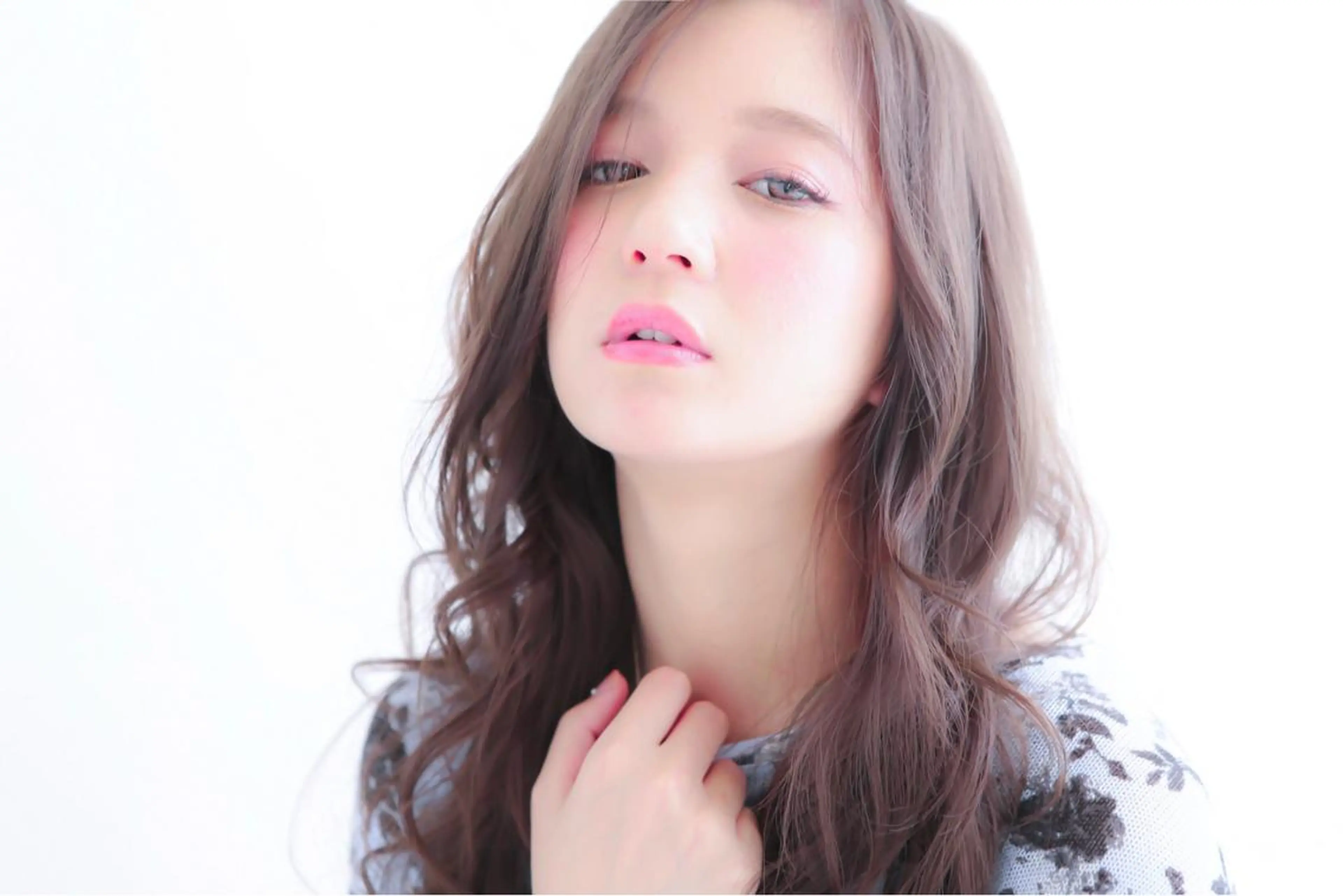 ロング カラー ヘアアレンジ グレージュ バイオレットカラー バイオレットグレージュ ヘアカラー トリートメント モテ髪透明感❤️ デイズヘアカラーのヘアスタイル