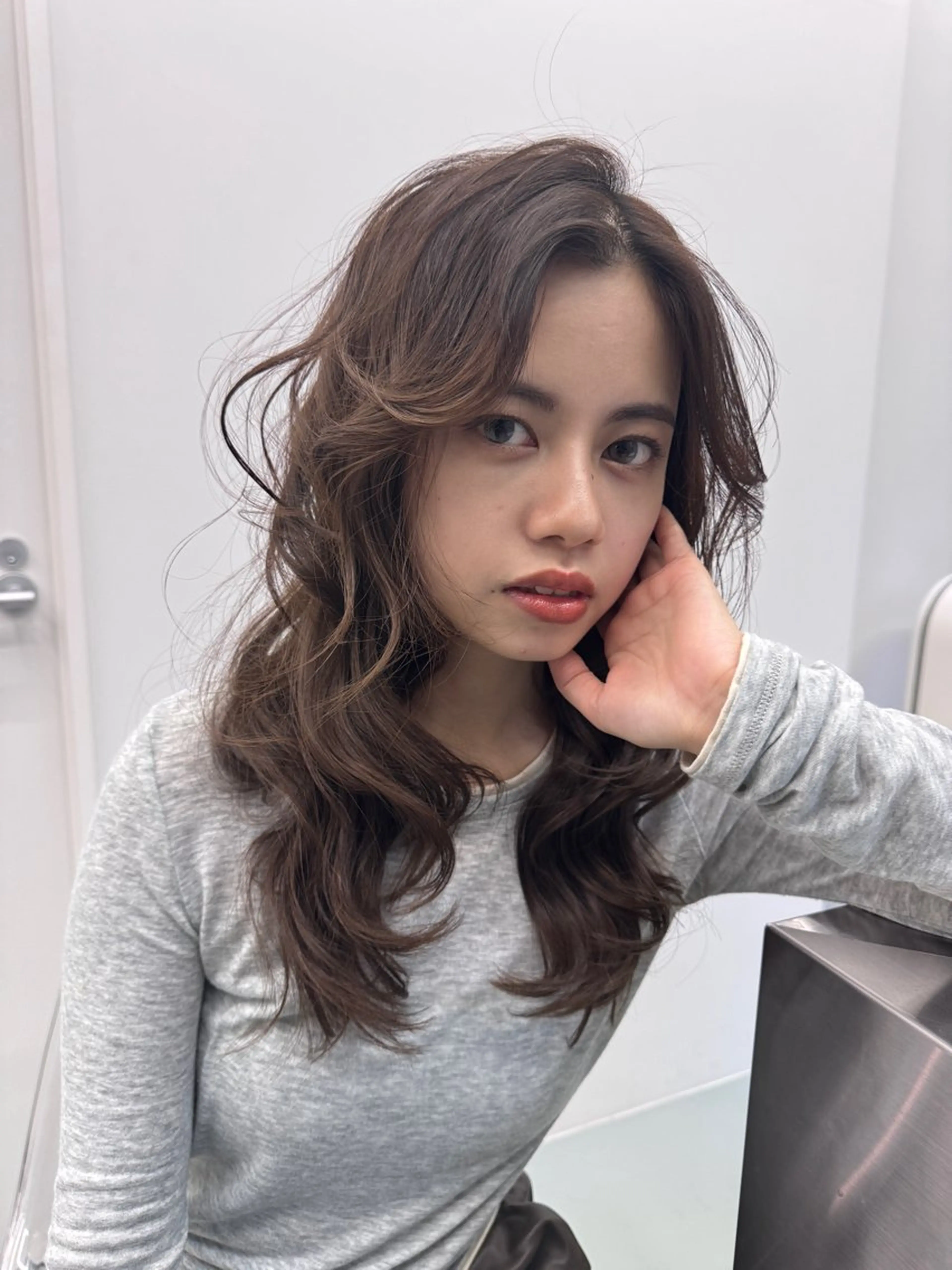 ロング カラー ベージュカラー レイヤーカット カット ヘアカラー saki/ハイトーン カラー/薬院のヘアスタイル