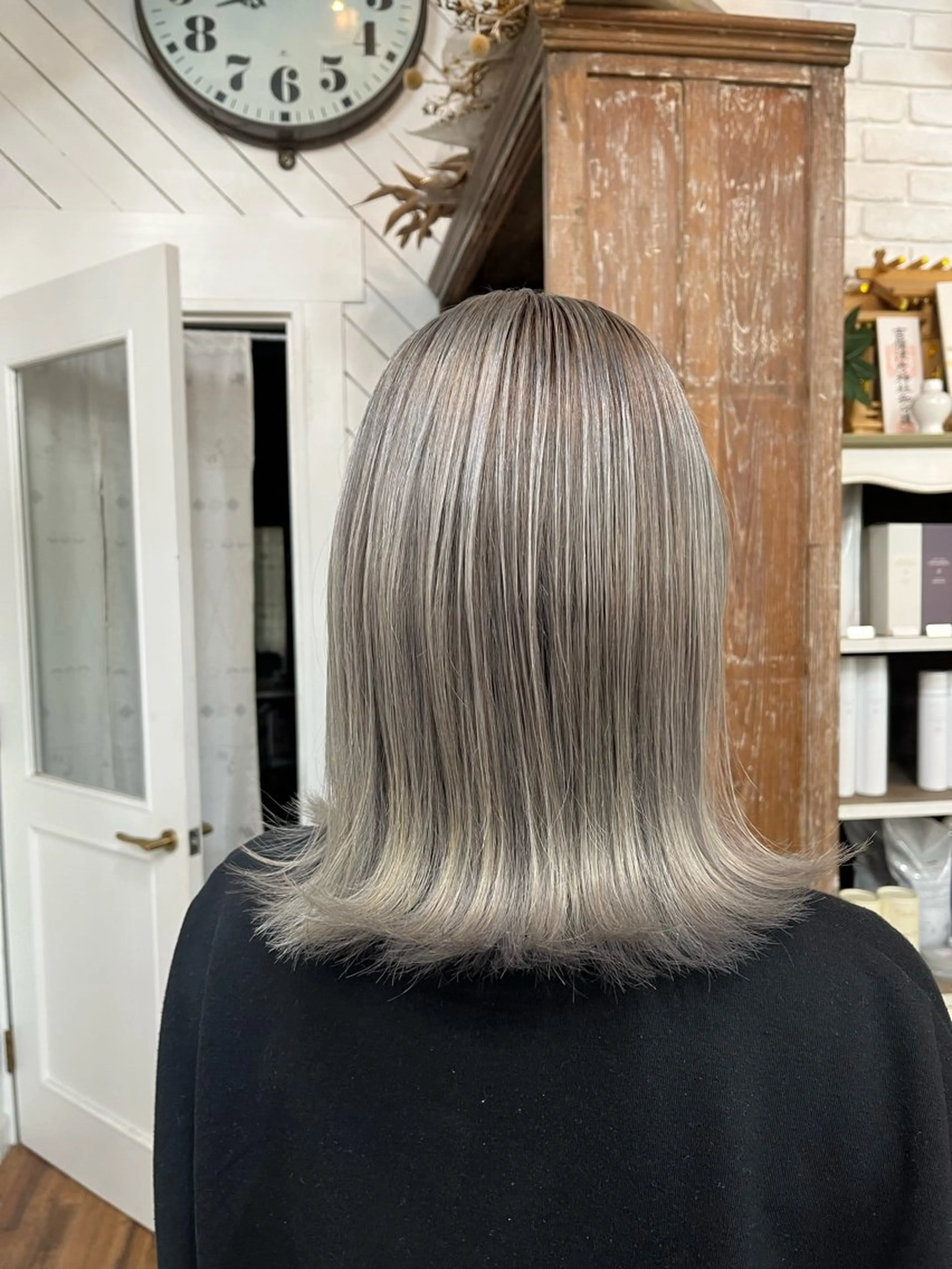 ミディアム カラー バレイヤージュ グラデーションカラー ハイライトカラー シルバー ハイライト カット ヘアカラー トリートメント YUIMARL 倉敷店🌸SAEのヘアスタイル