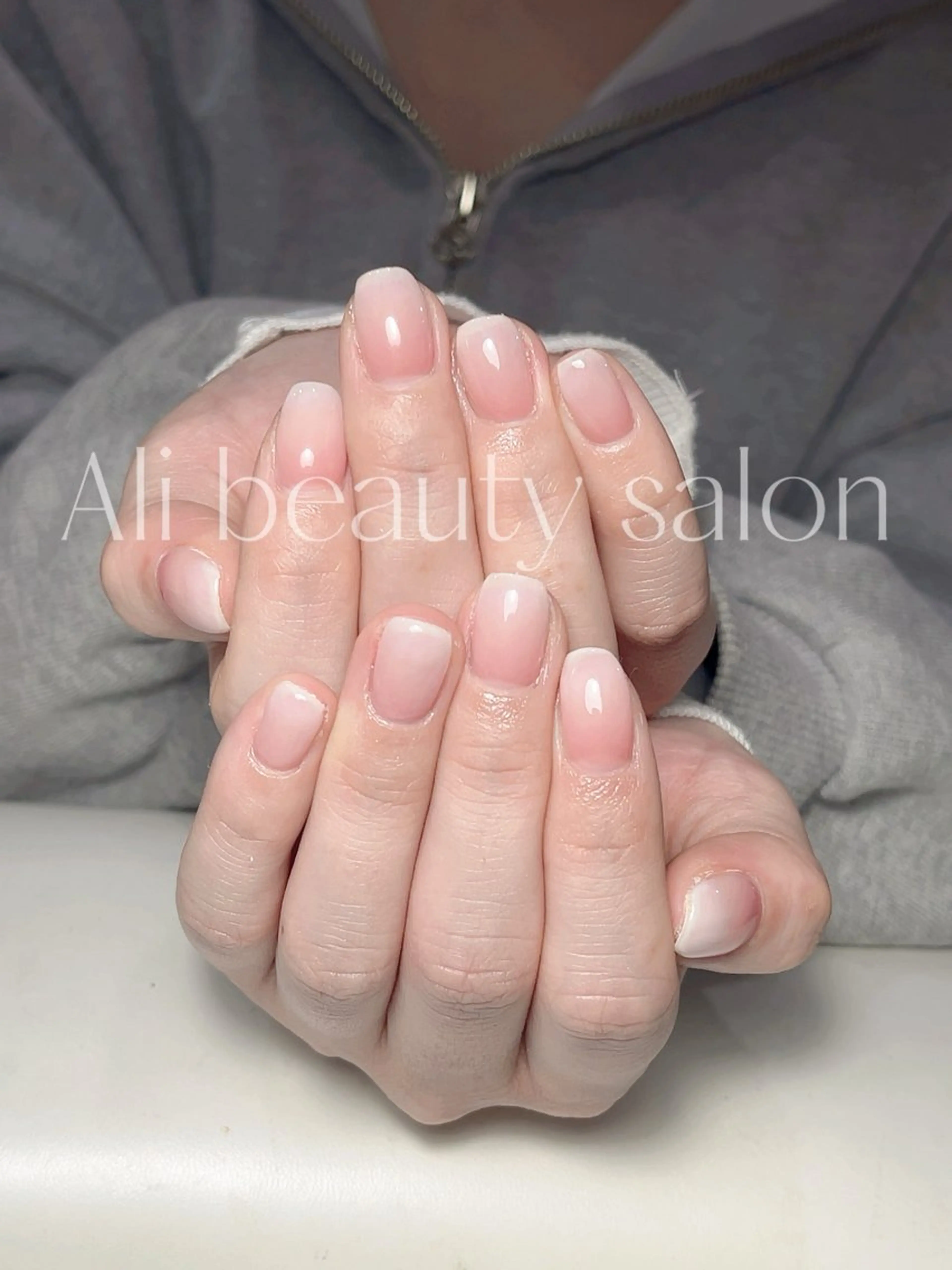 ベース色選べる 2色グラデーションネイルの写真