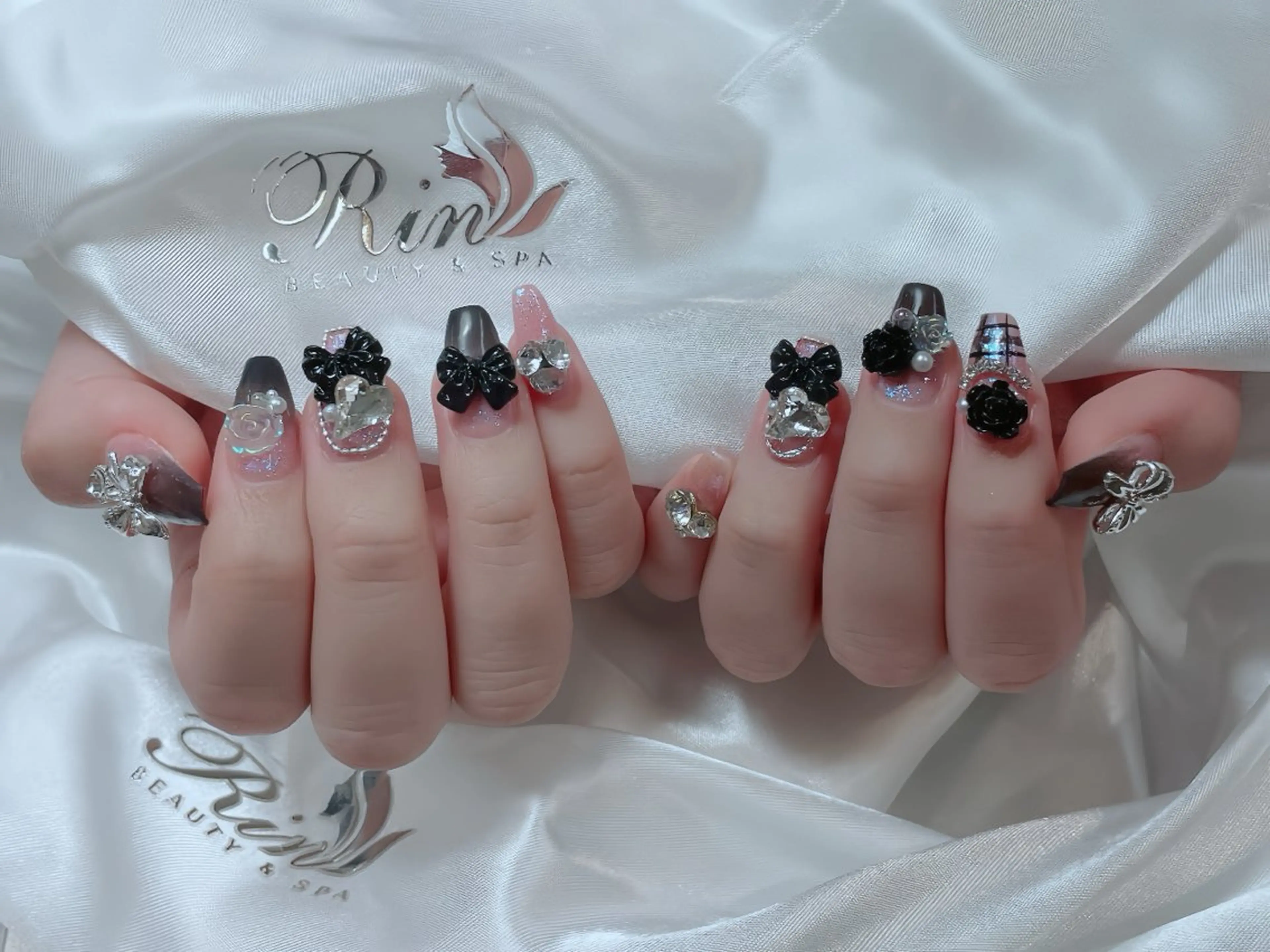 ネイル 成人式 ロングネイル ネイルチップ ハンドネイル Rin Nail 新大久保店のネイルデザイン
