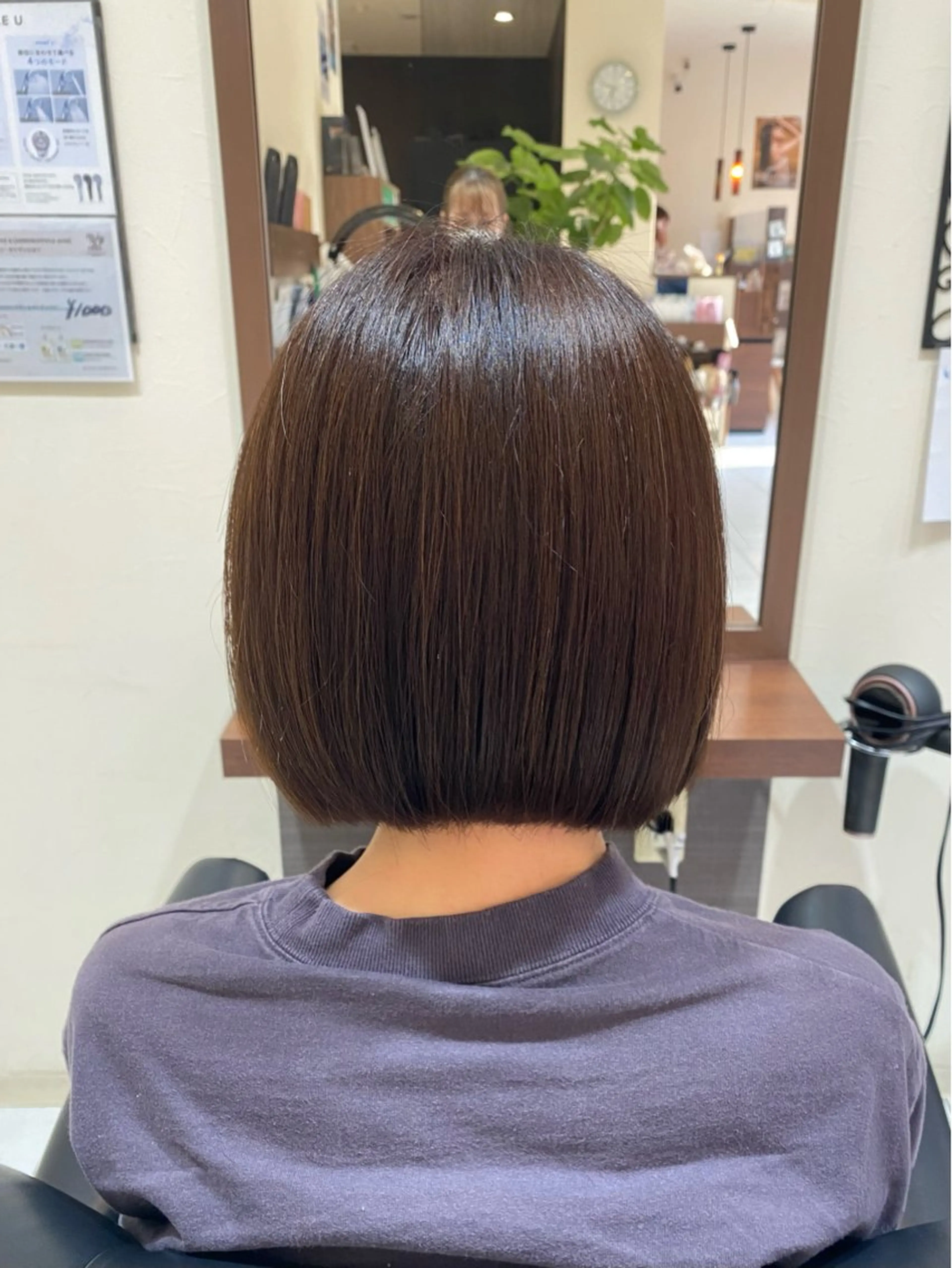 ミディアム カラー 切りっぱなしボブ ブラウンカラー グレージュ イルミナカラー スターダスト カット ヘアカラー トリートメント 横手 亜紀のヘアスタイル
