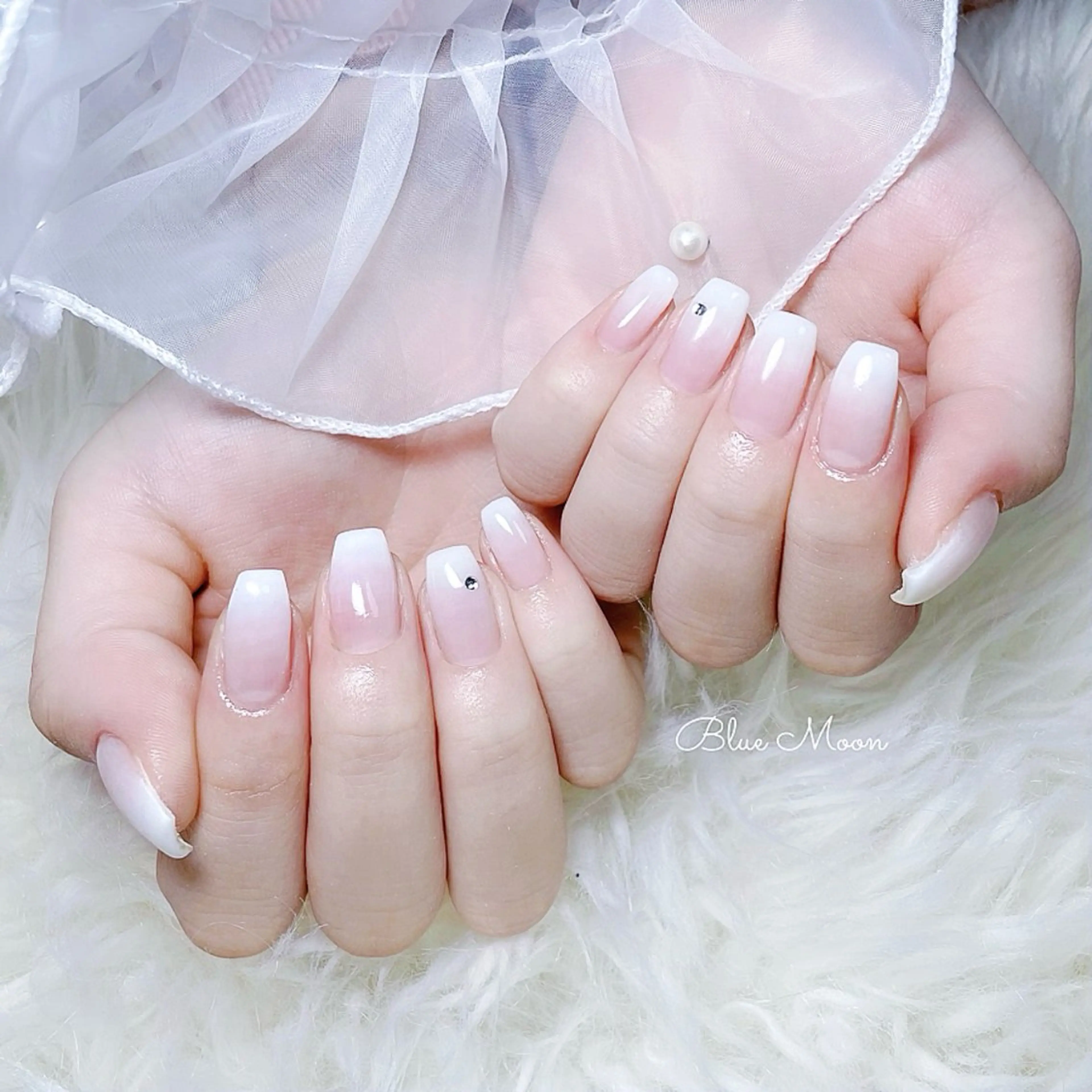 ネイル ストーンネイル ハンドネイル ハンドケア nail salon Blue Moonのネイルデザイン