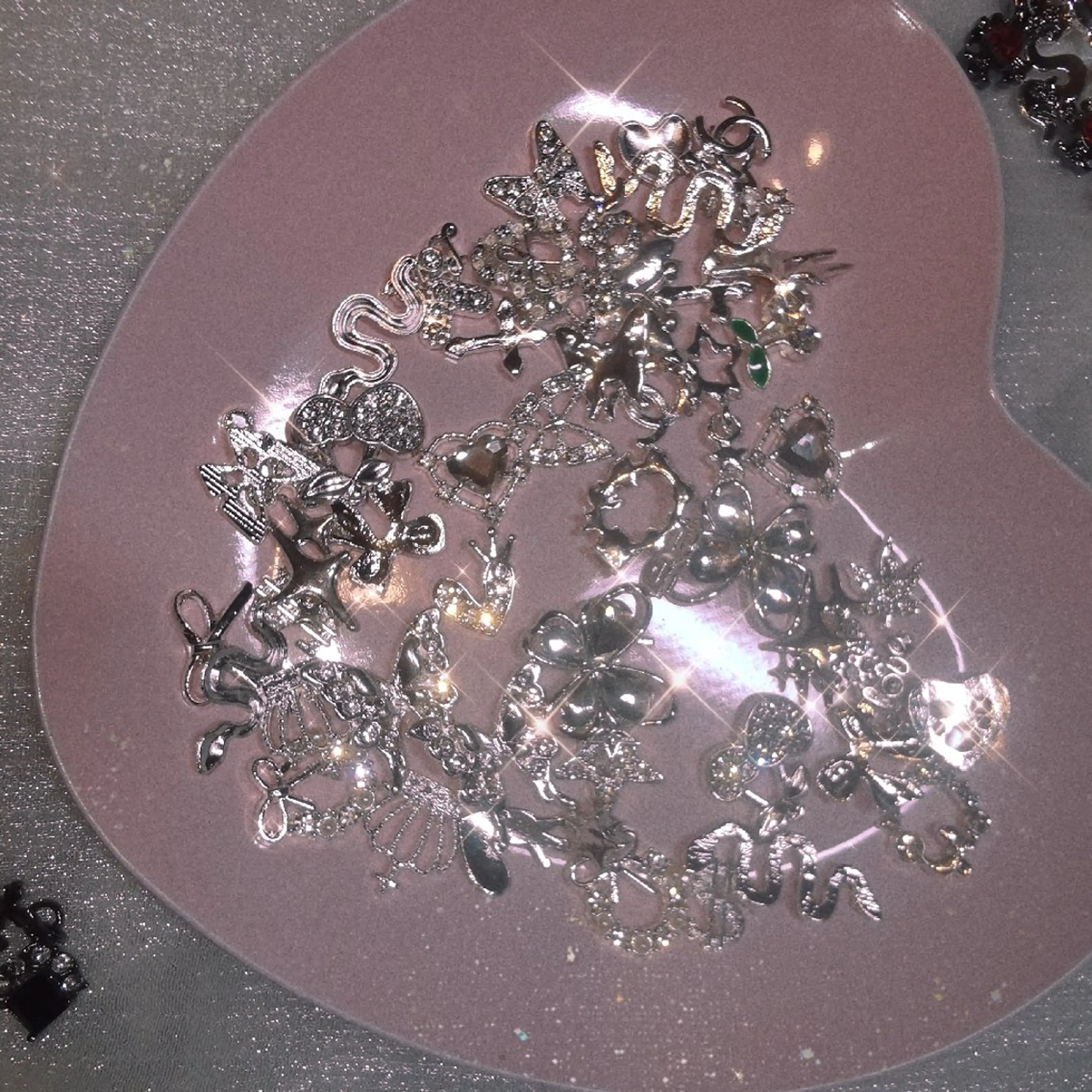 ネイル ハート キラキラネイル 韓国ネイル リボン ワンホンネイル ネイリストゆか💅 長さだし、深爪矯正のネイルデザイン