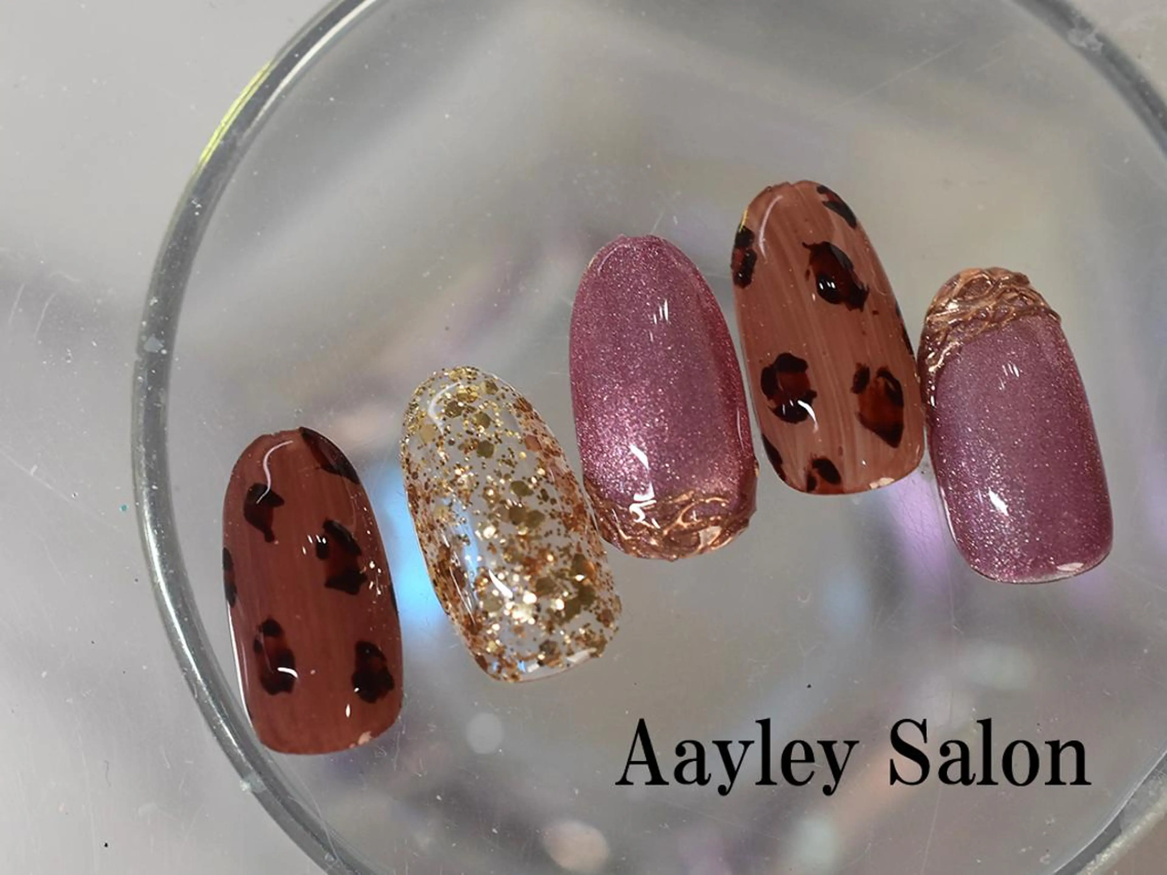 ミディアム カラー ネイル Aayley(アイリー)Salon所属・Aayley アイリ―サロンのネイルデザイン