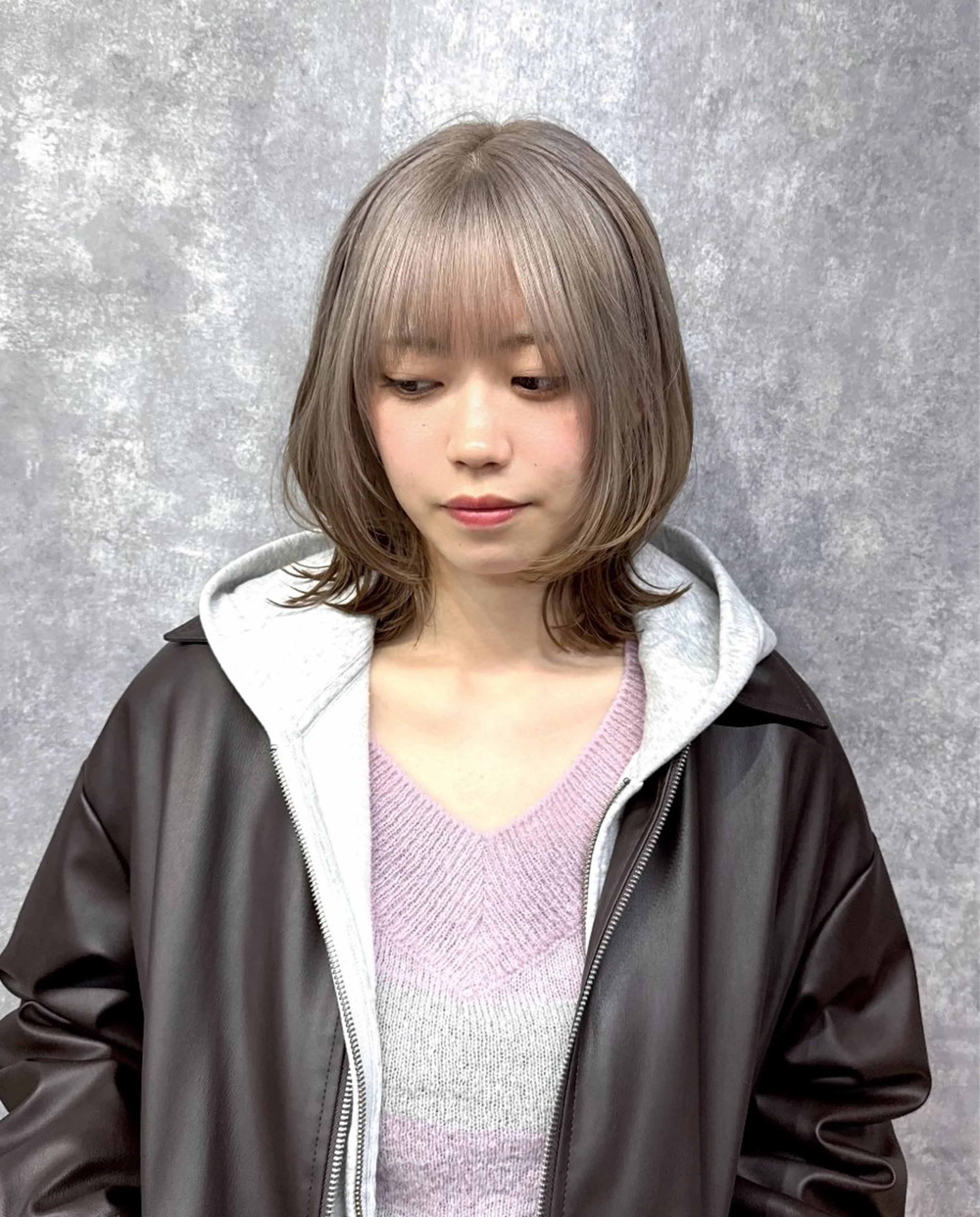 ミディアム カラー 切りっぱなしボブ ショートボブ ミディアムパーマ バレイヤージュ ベージュカラー 【.ico】心斎橋 飛田ゆうきのヘアスタイル