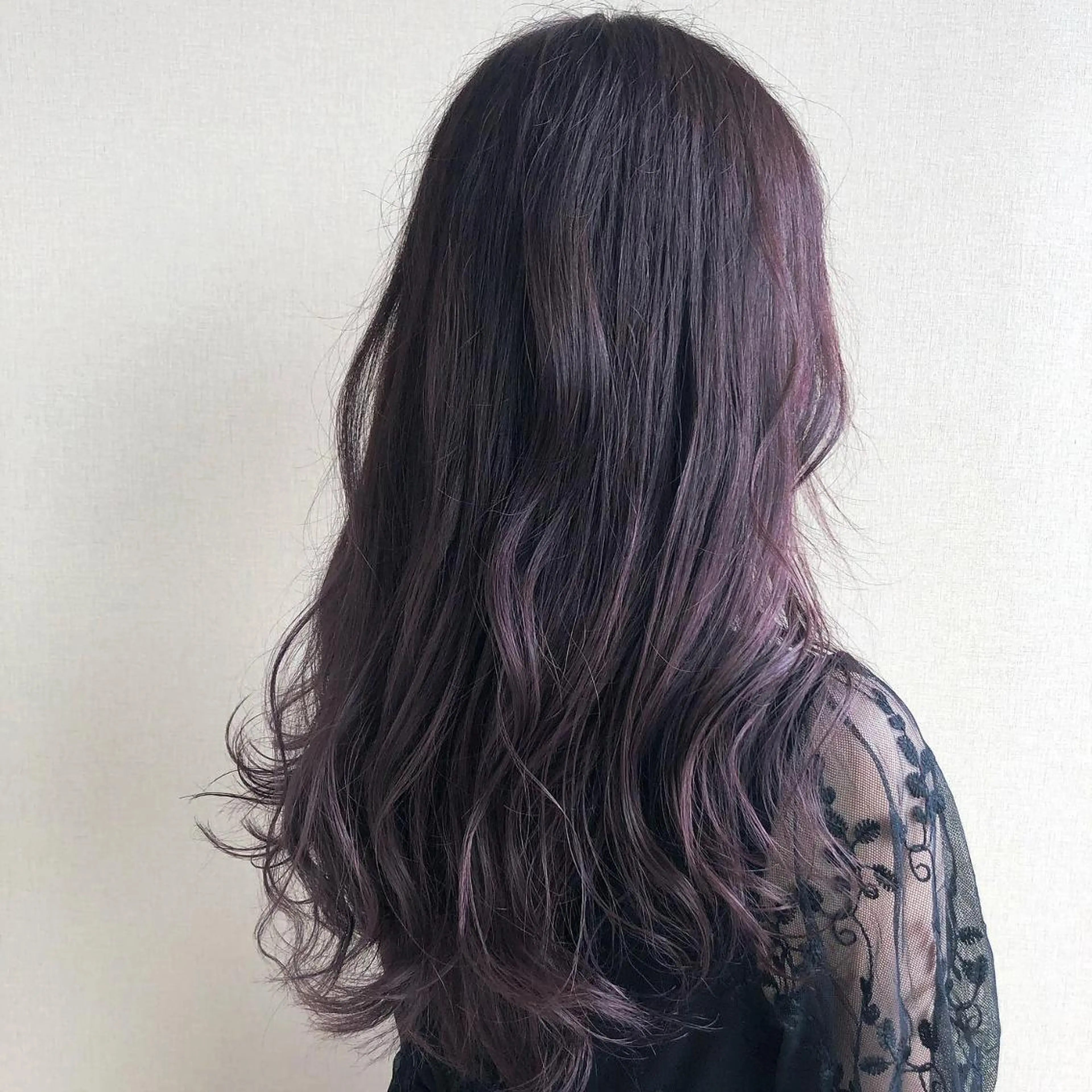 ミディアム カラー ラベンダーカラー 切りっぱなしボブ/ 蒲生四丁目/伊藤瑠唯のヘアスタイル