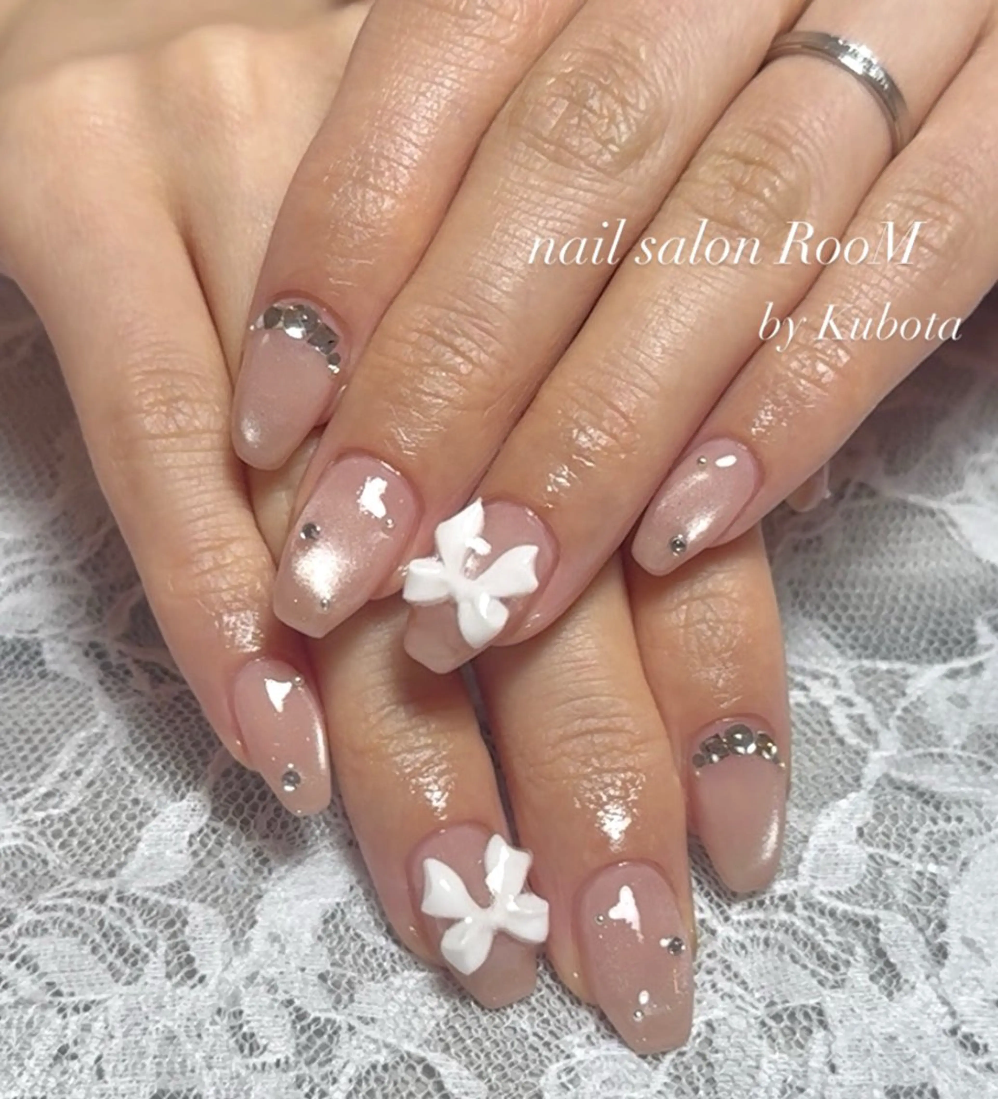 ネイル リボン ストーンネイル RooM -Kubota-のネイルデザイン