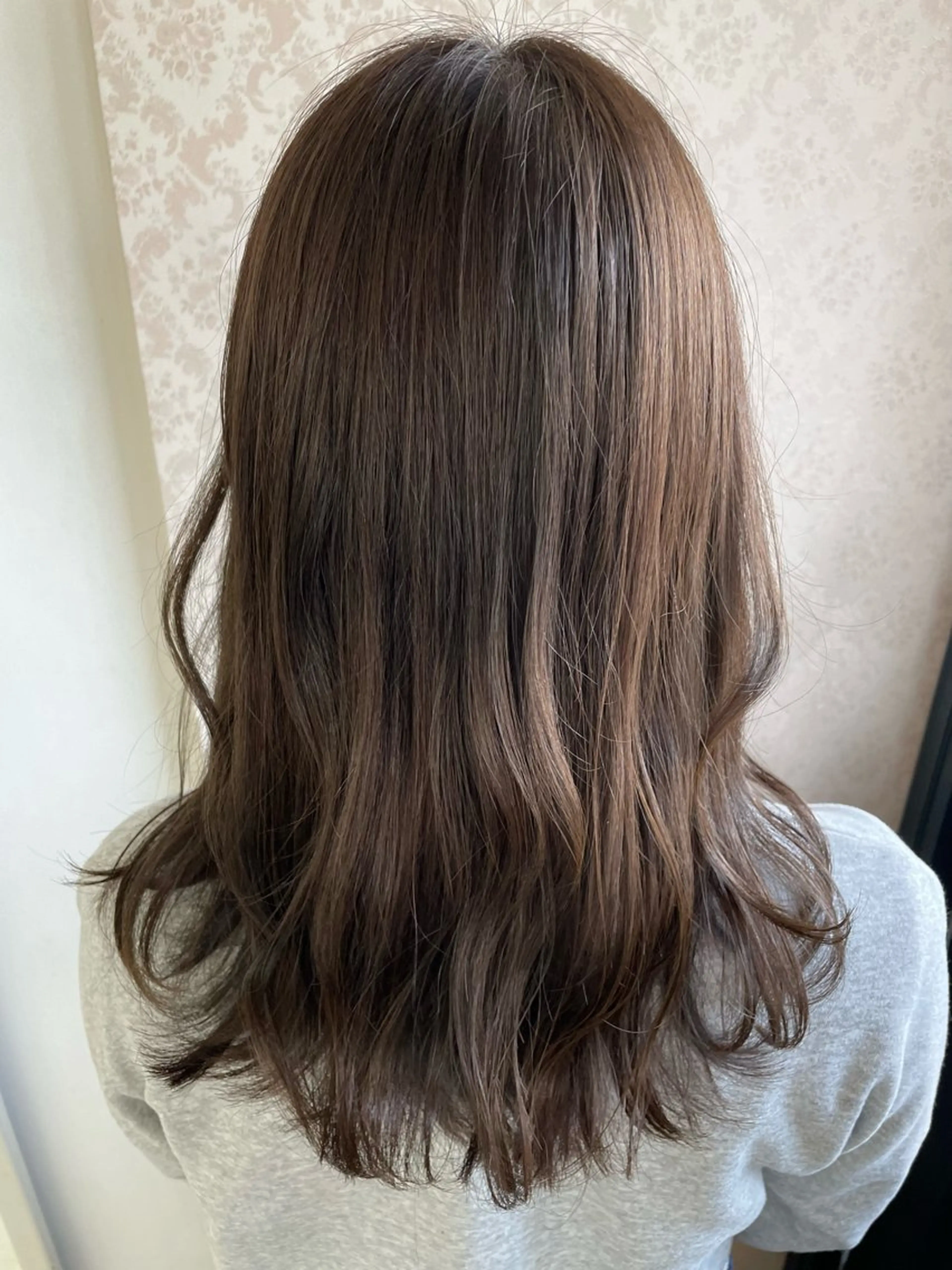 セミロング ヒヨシ ルナのヘアスタイル