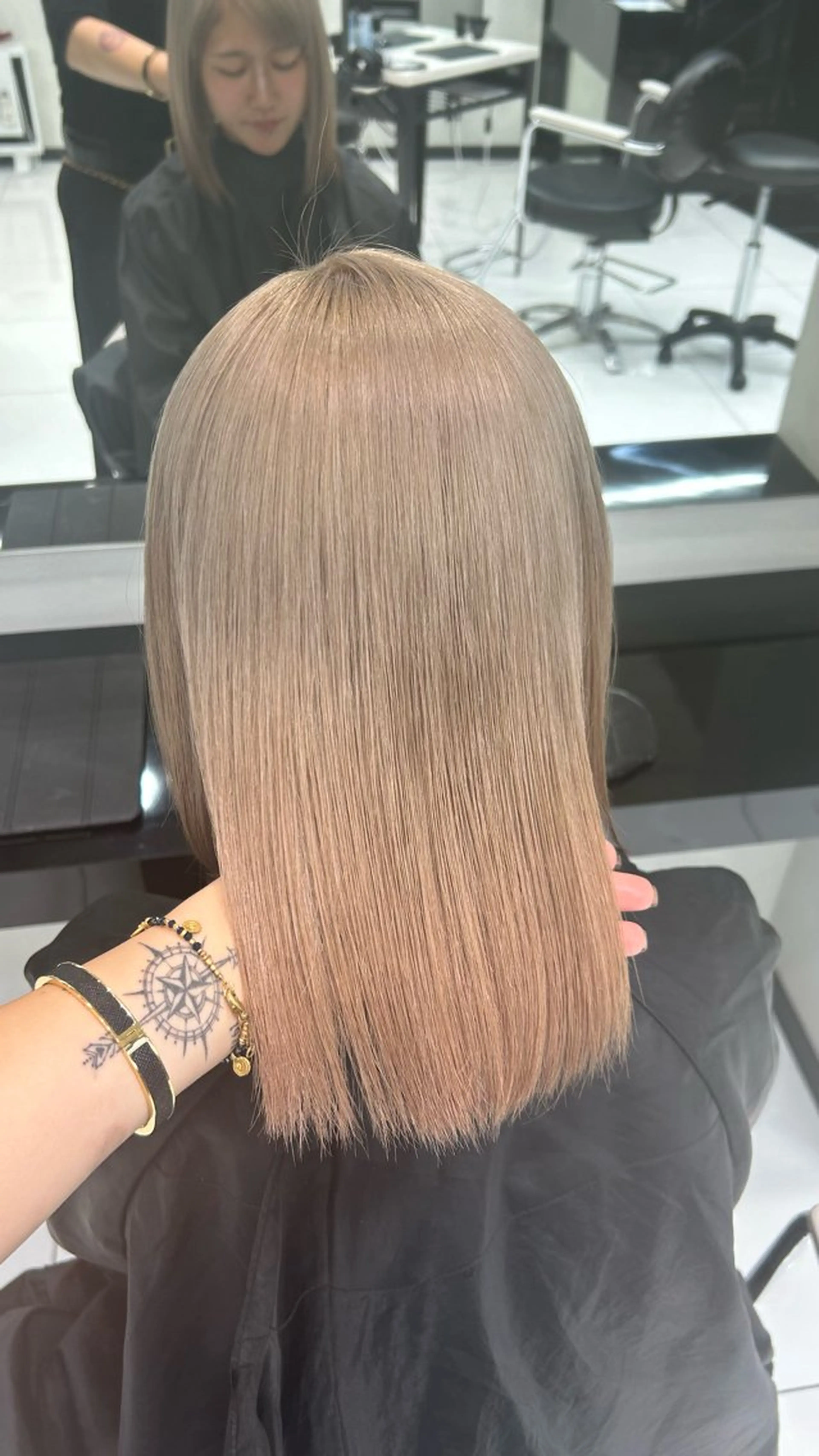 セミロング カラー 🌷カット特化 渋谷美容師🌷のヘアスタイル