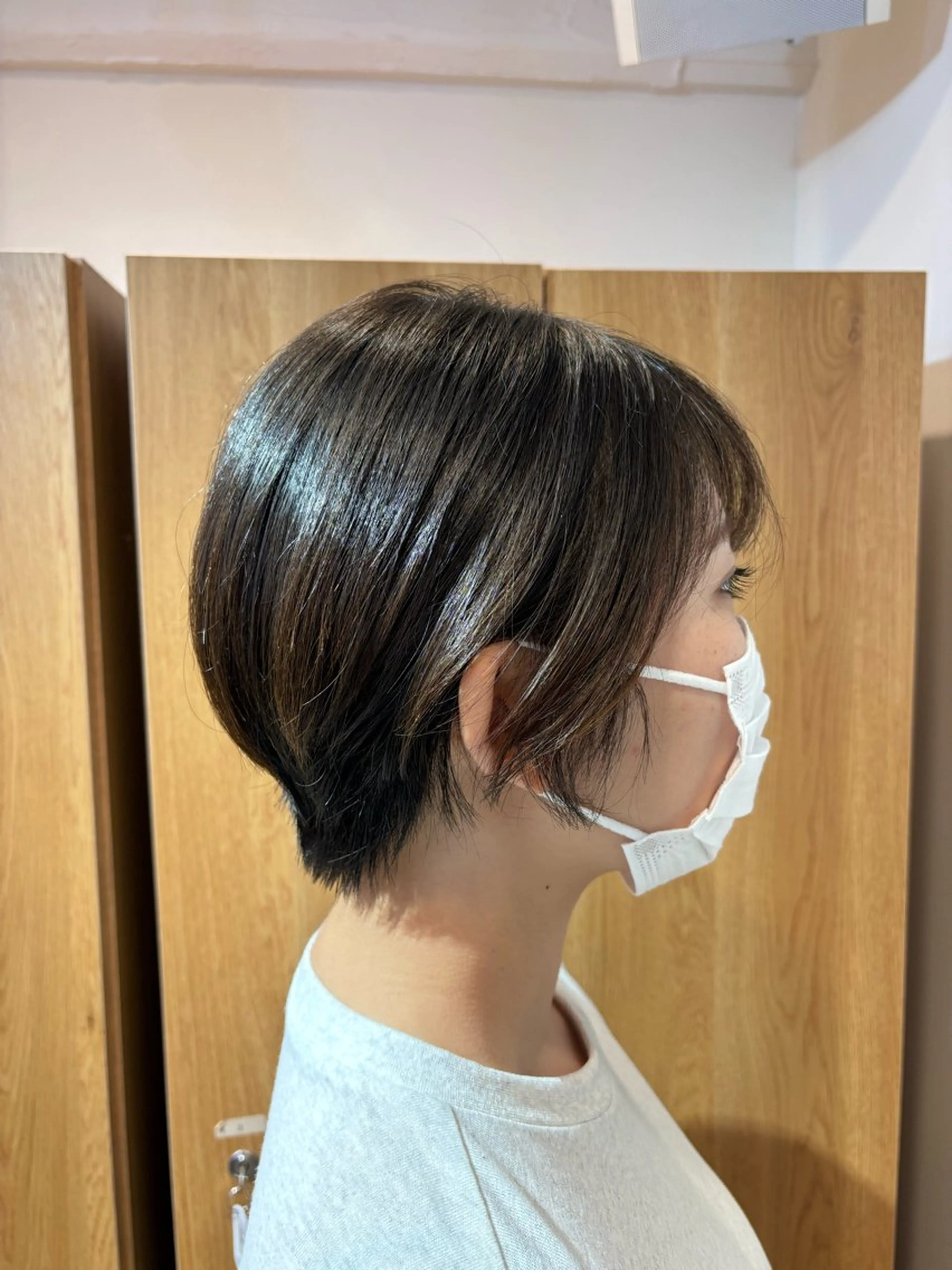 ショート シオン/艶髪/ 暗髪カラーのヘアスタイル