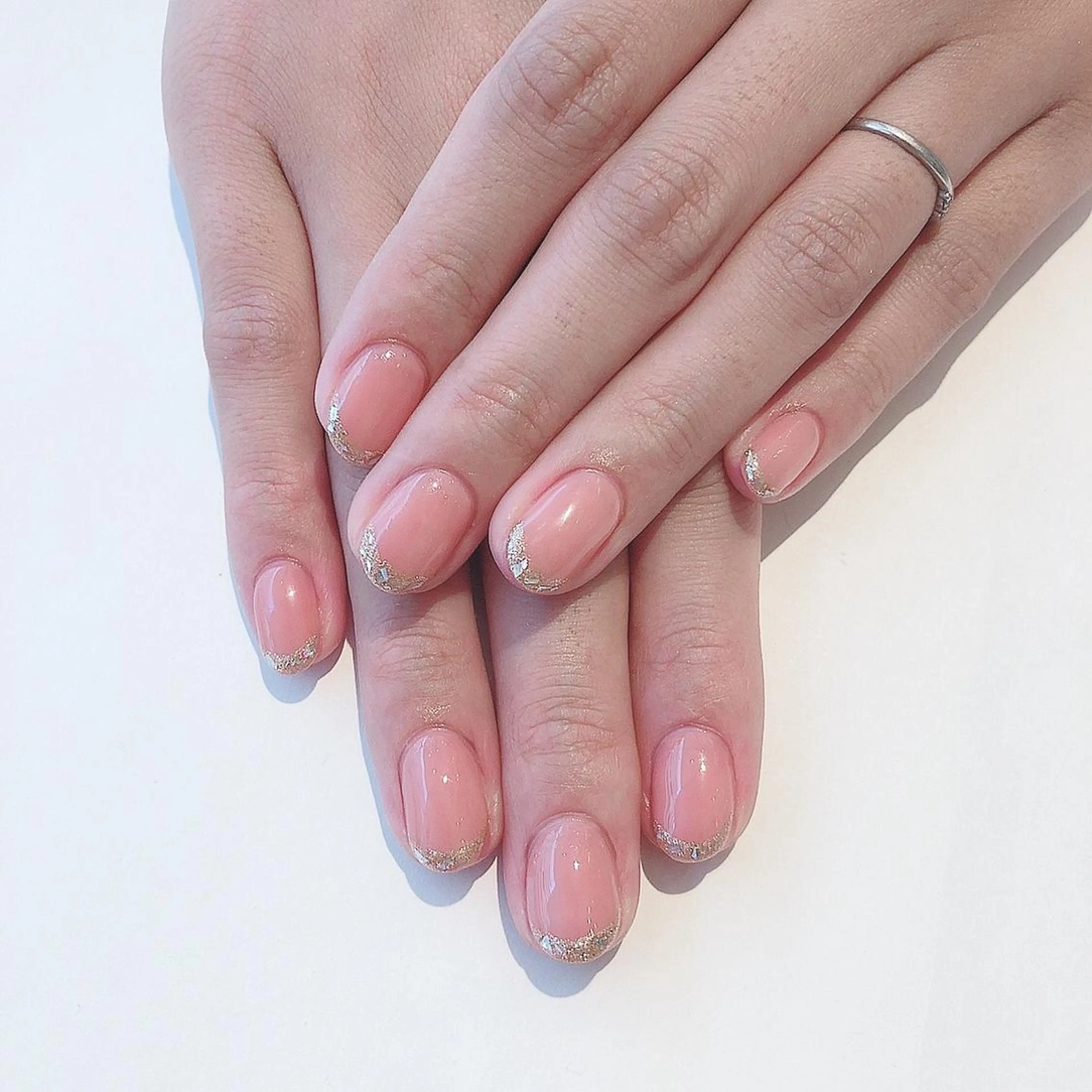 ネイル フレンチネイル ガラスフレンチ 桜 成美のエステ・リラクイメージ