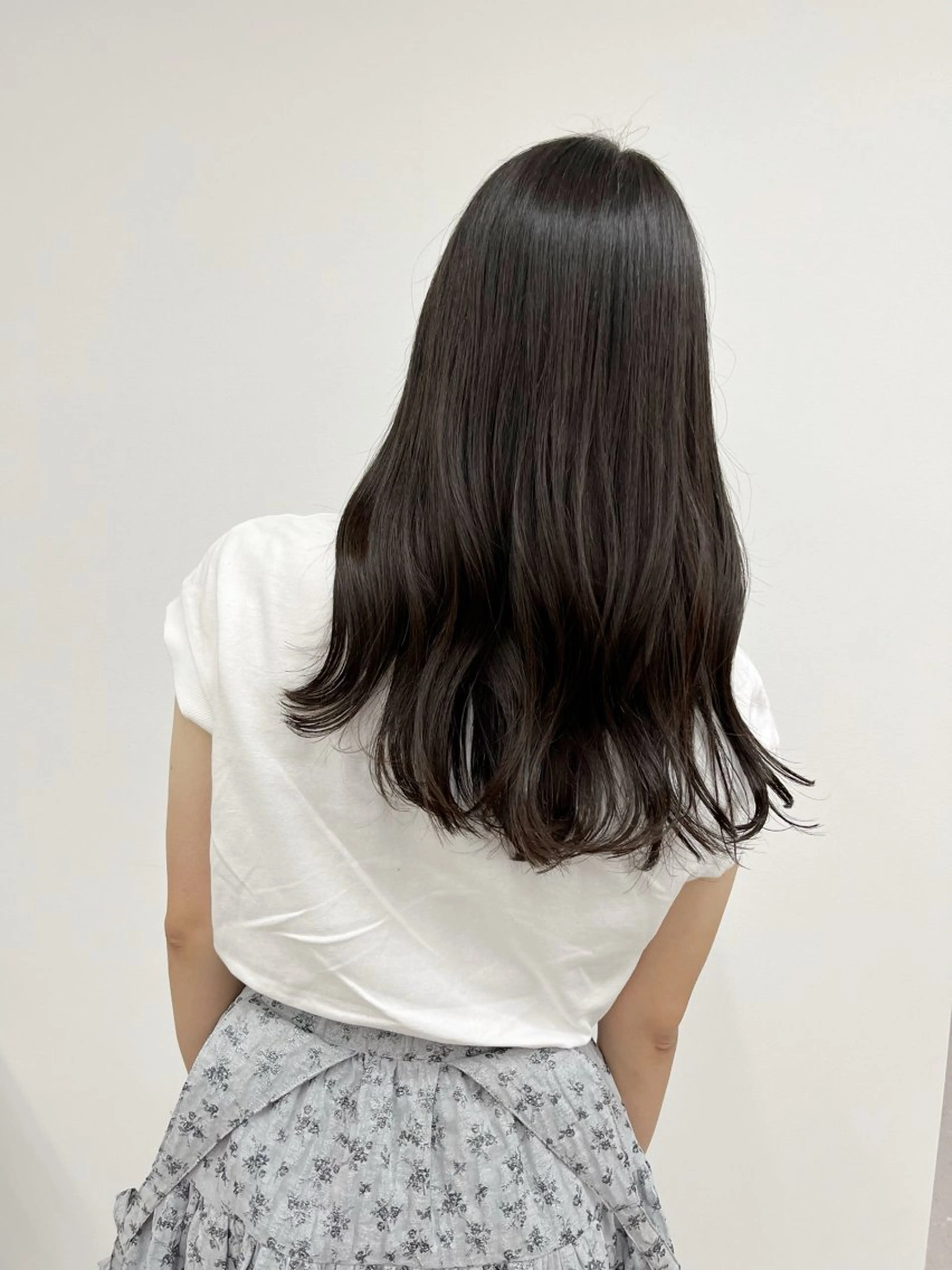 ロング カラー 阪本 桃のヘアスタイル