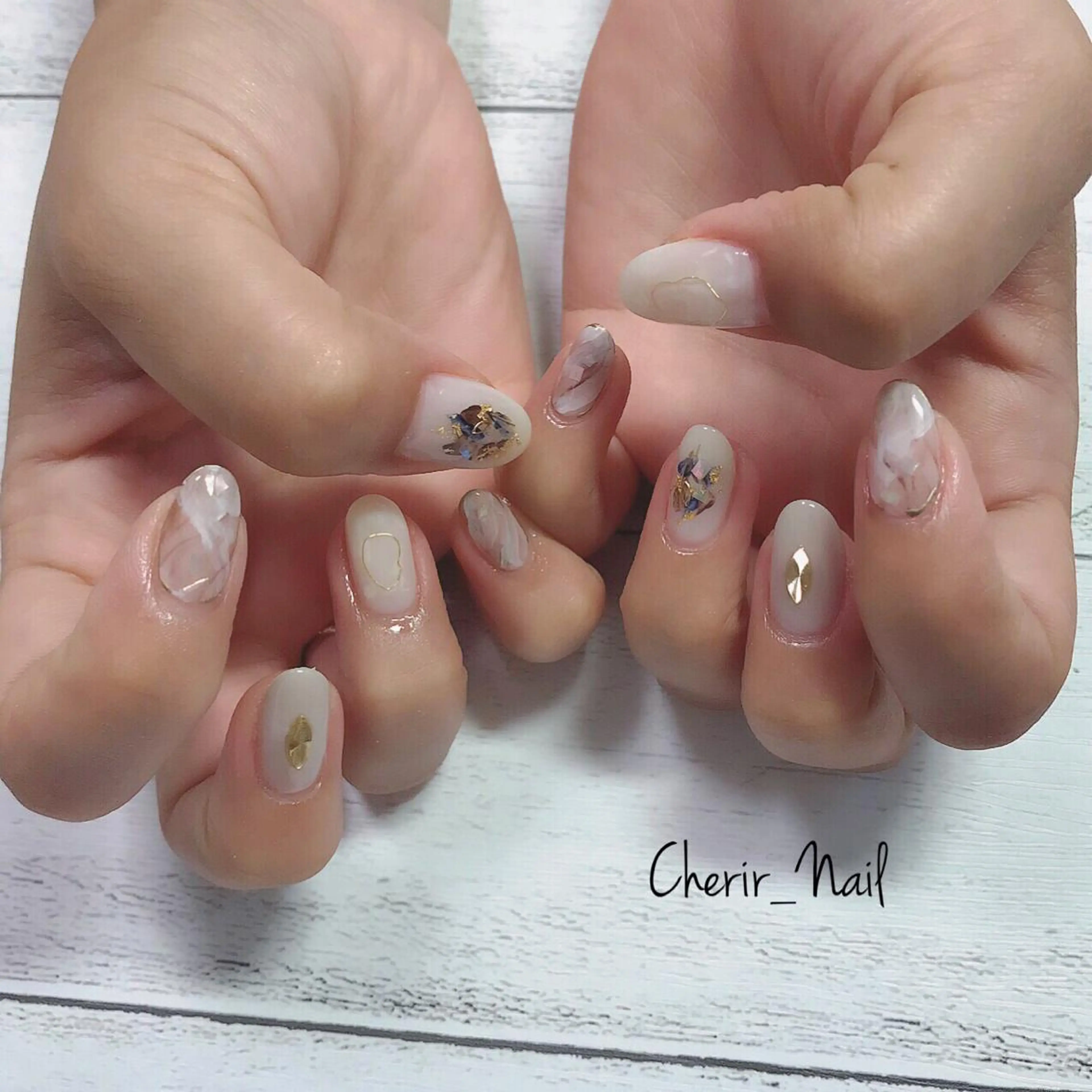 ネイル アートネイル ニュアンスネイル ワンカラーネイル ホワイト Cherirnail kaoriのネイルデザイン