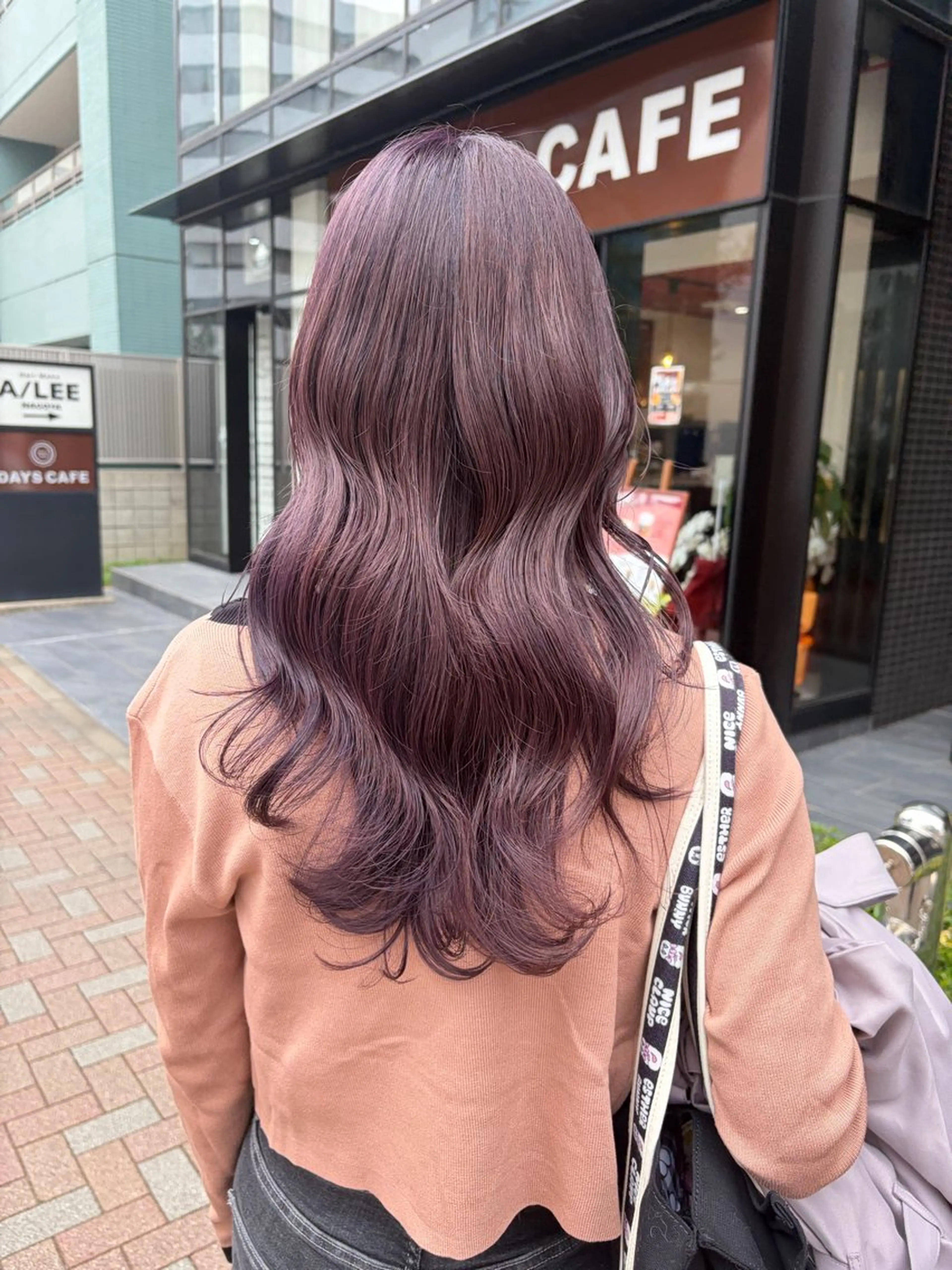 ロング カラー ブリーチ ブルーカラー A/LEE所属・久保田 千尋のヘアスタイル