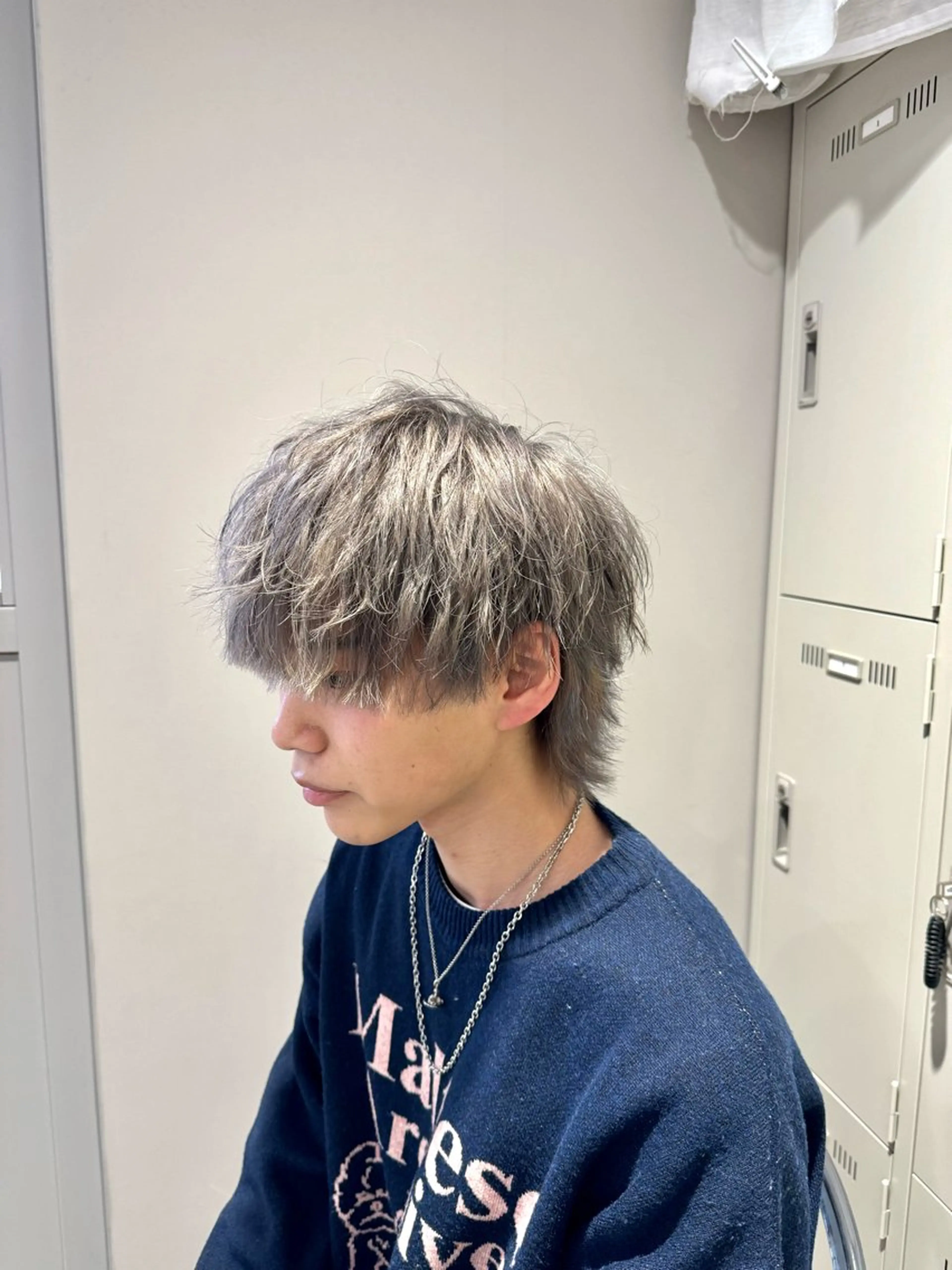 ミディアム パーマ ヘアアレンジ メンズ カット ヘアカラー トリートメント ヘアセット 顔まわりカット の達人のヘアスタイル