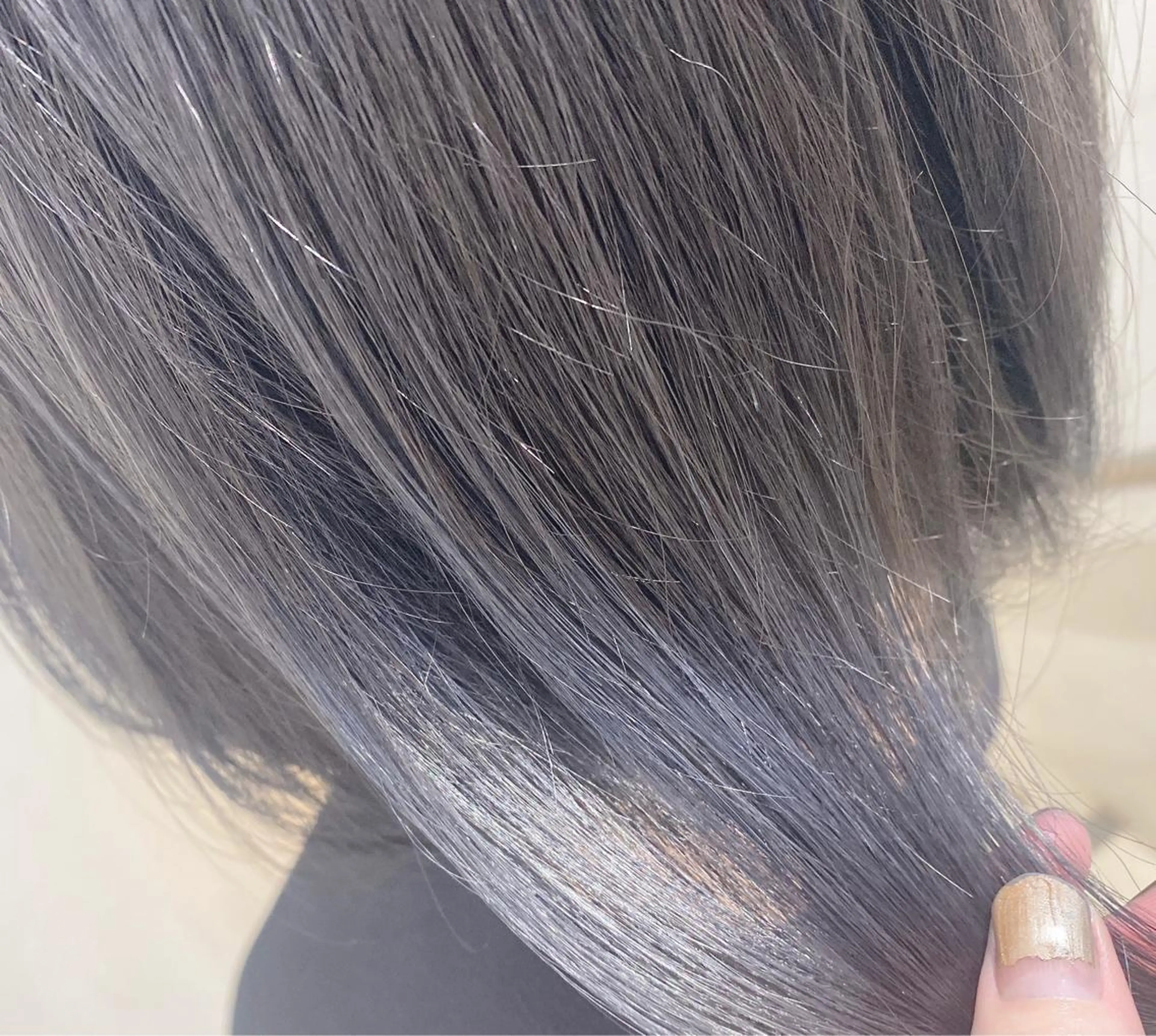 ミディアム カラー 黒髪 ブルーカラー ブルーブラック ✨くびれスタイル✨️ 戸嶋穂乃香のヘアスタイル