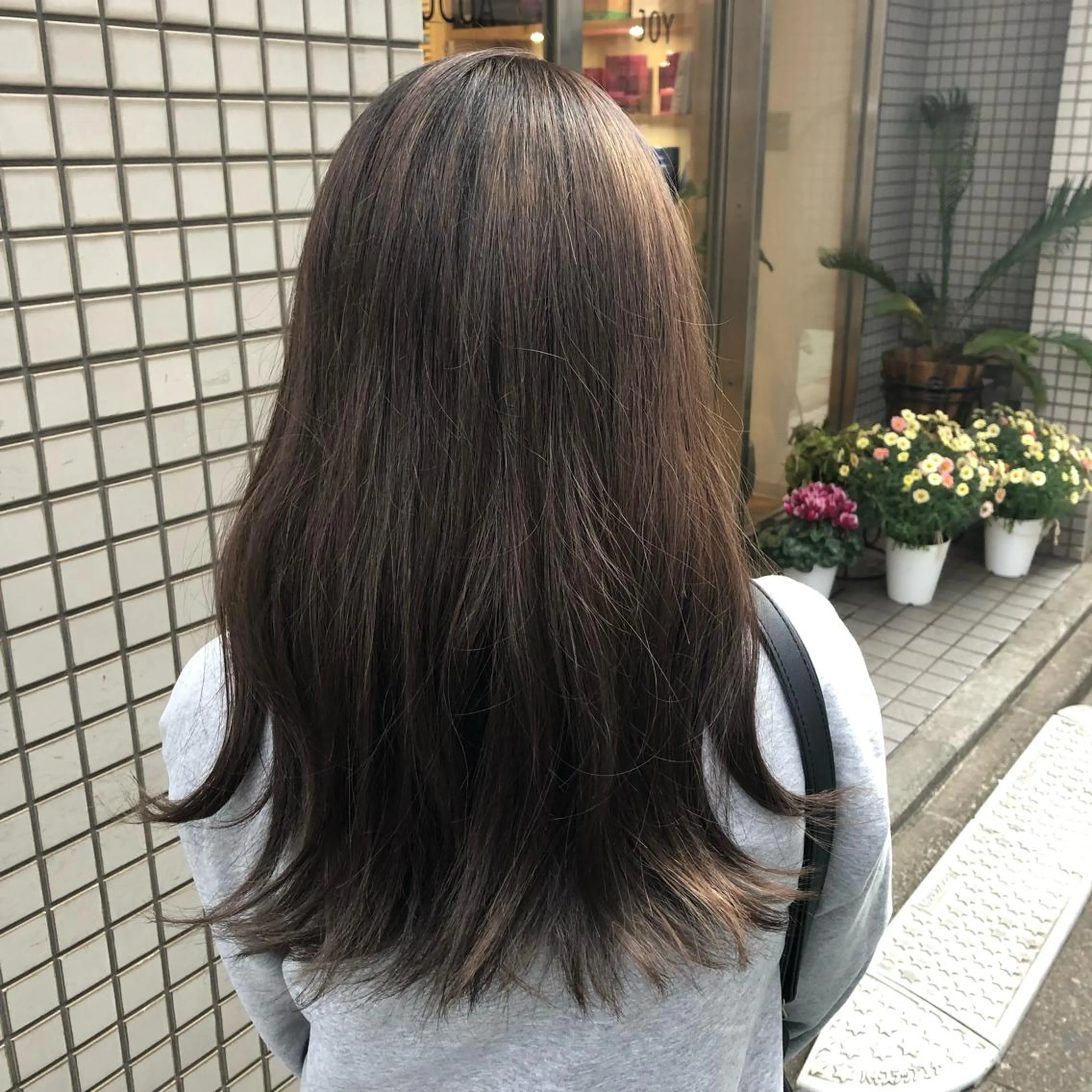 ロング カラー 伊東 彩花のヘアスタイル