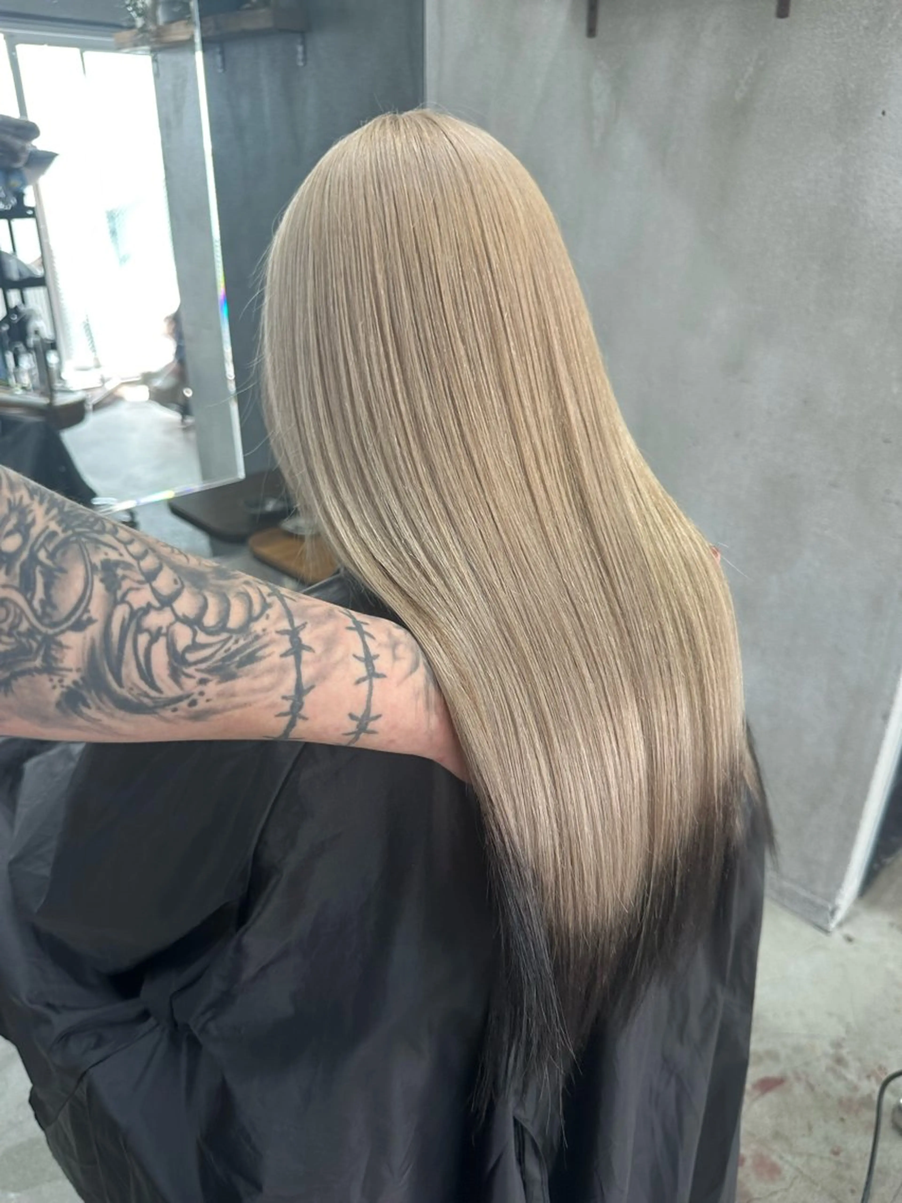 カラー バレイヤージュ ベージュカラー グラデーションカラー グレージュ ハイライトカラー ヘアカラー AiM エイム　韓国レイヤーのヘアスタイル