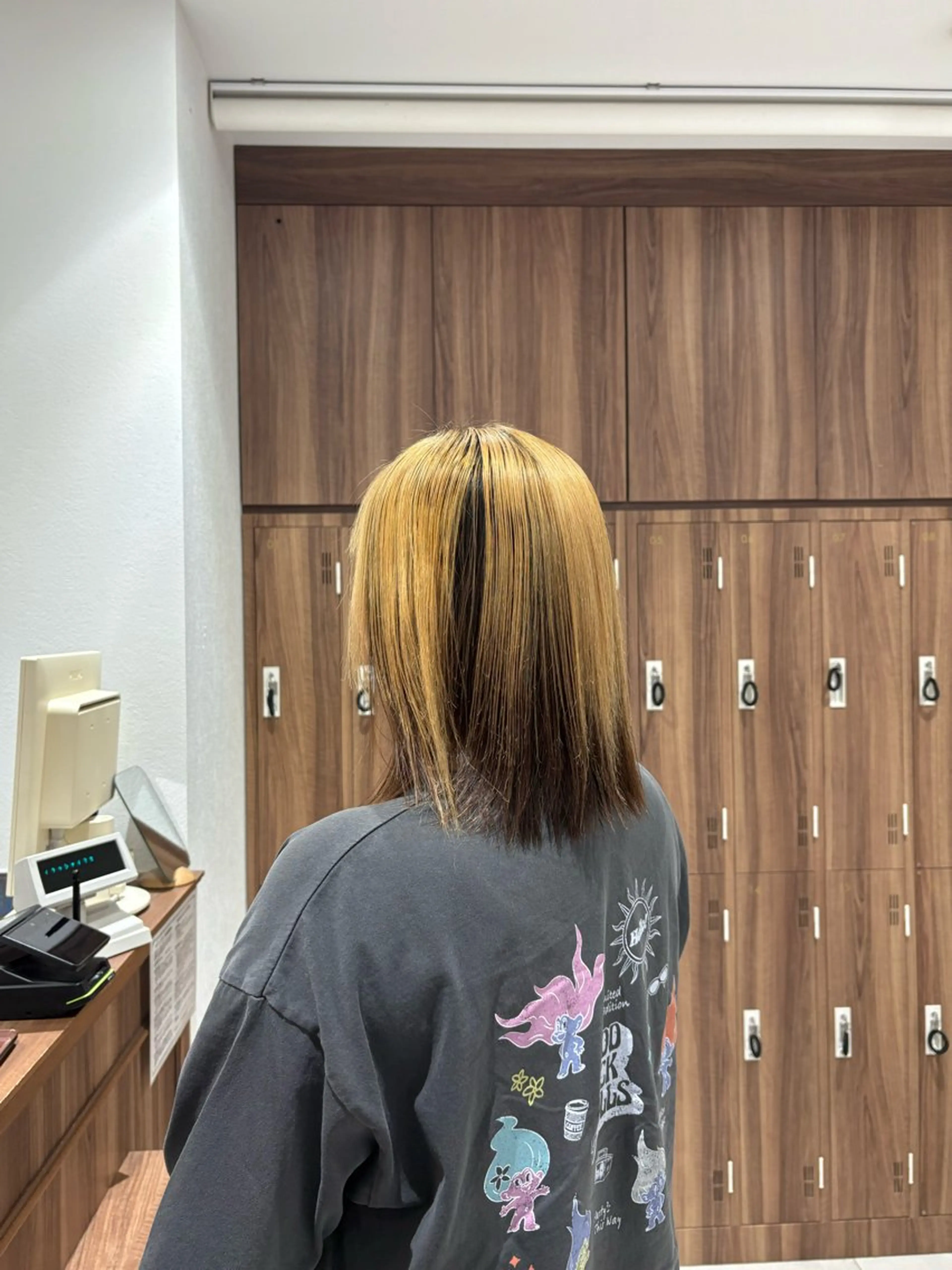 ミディアム 縮毛矯正 小村 侑生のヘアスタイル