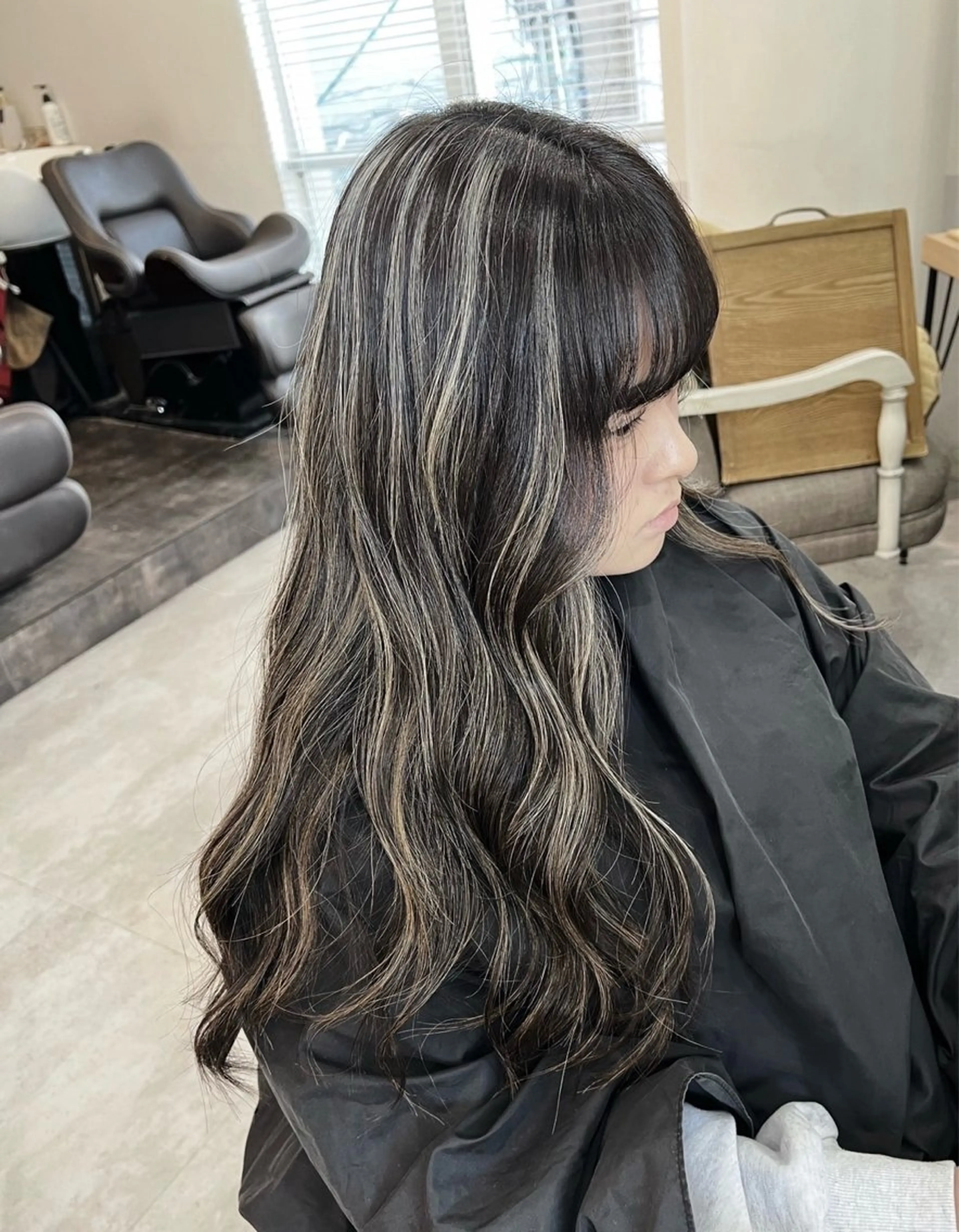 ロング カラー ダークグレー ダークグレージュ グレージュ ハイライトカラー ハイライト ヘアカラー トリートメント ROBIN所属・指名数No.1 /NAOYAのヘアスタイル