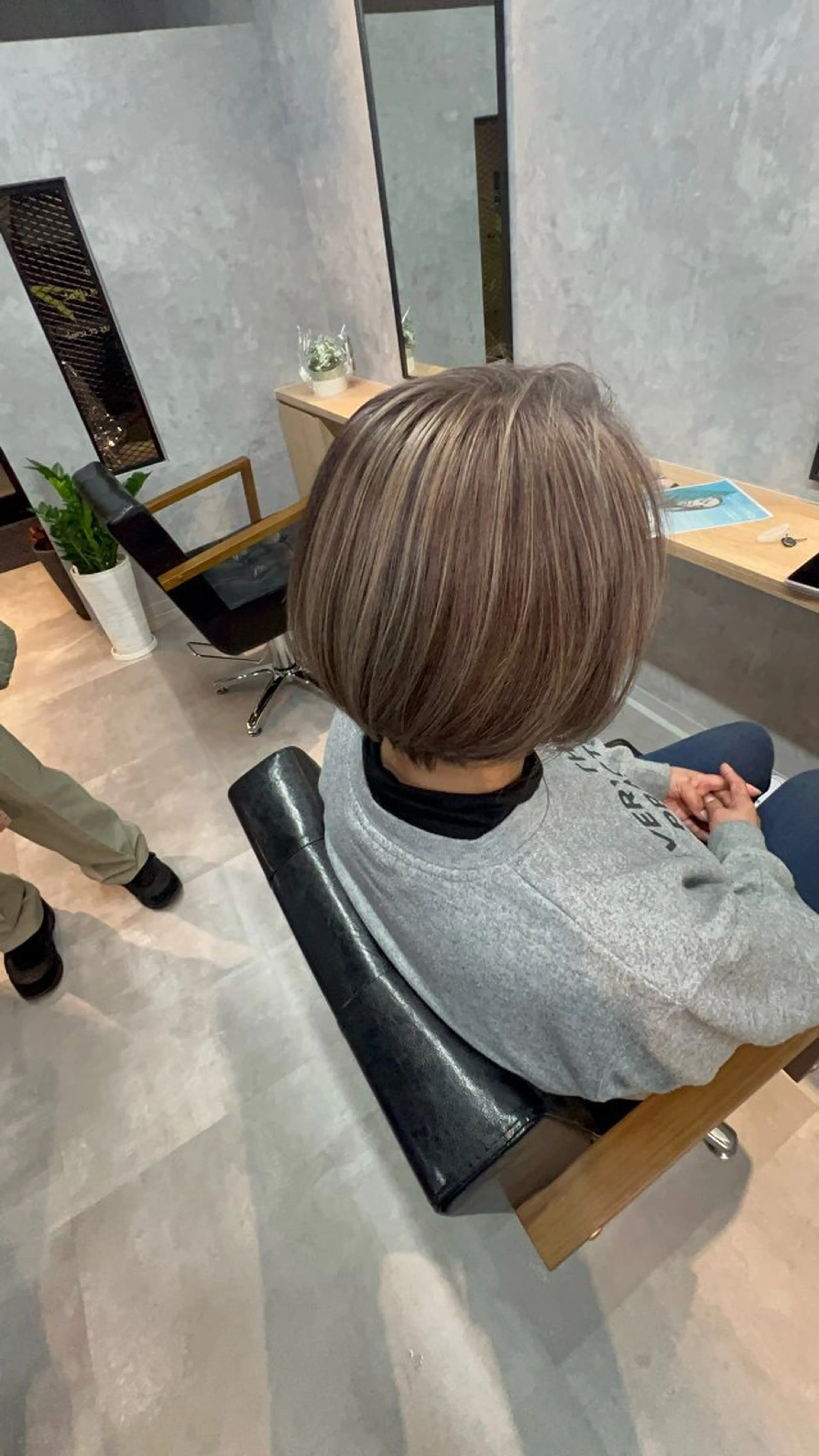 ショート motoトップカラー リスト/ブリーチカラのヘアスタイル