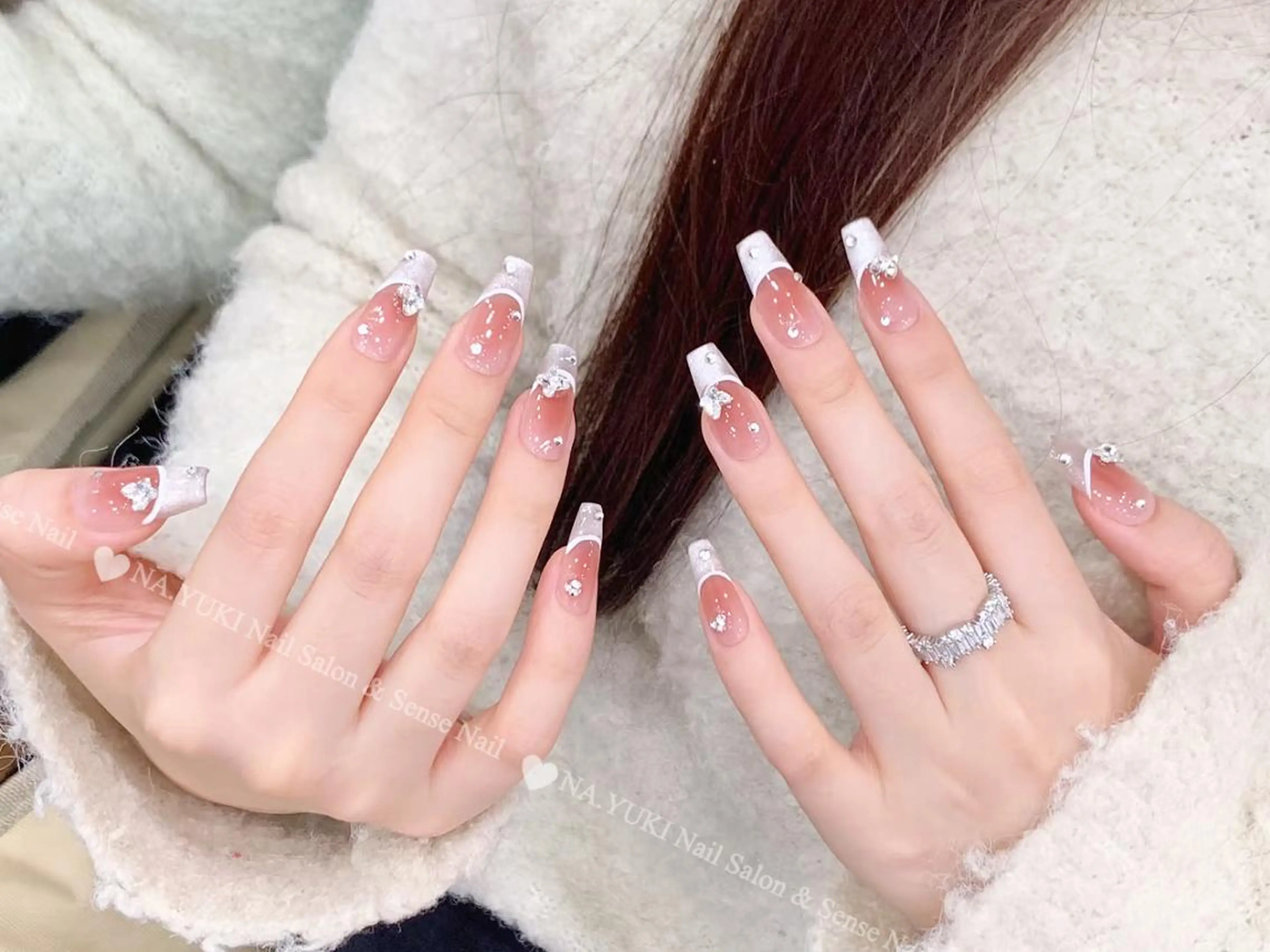 ネイル アートネイル フレンチネイル ガーリー ミディアムネイル ピンク ハンドネイル ハンドケア Queening 🦋のネイルデザイン