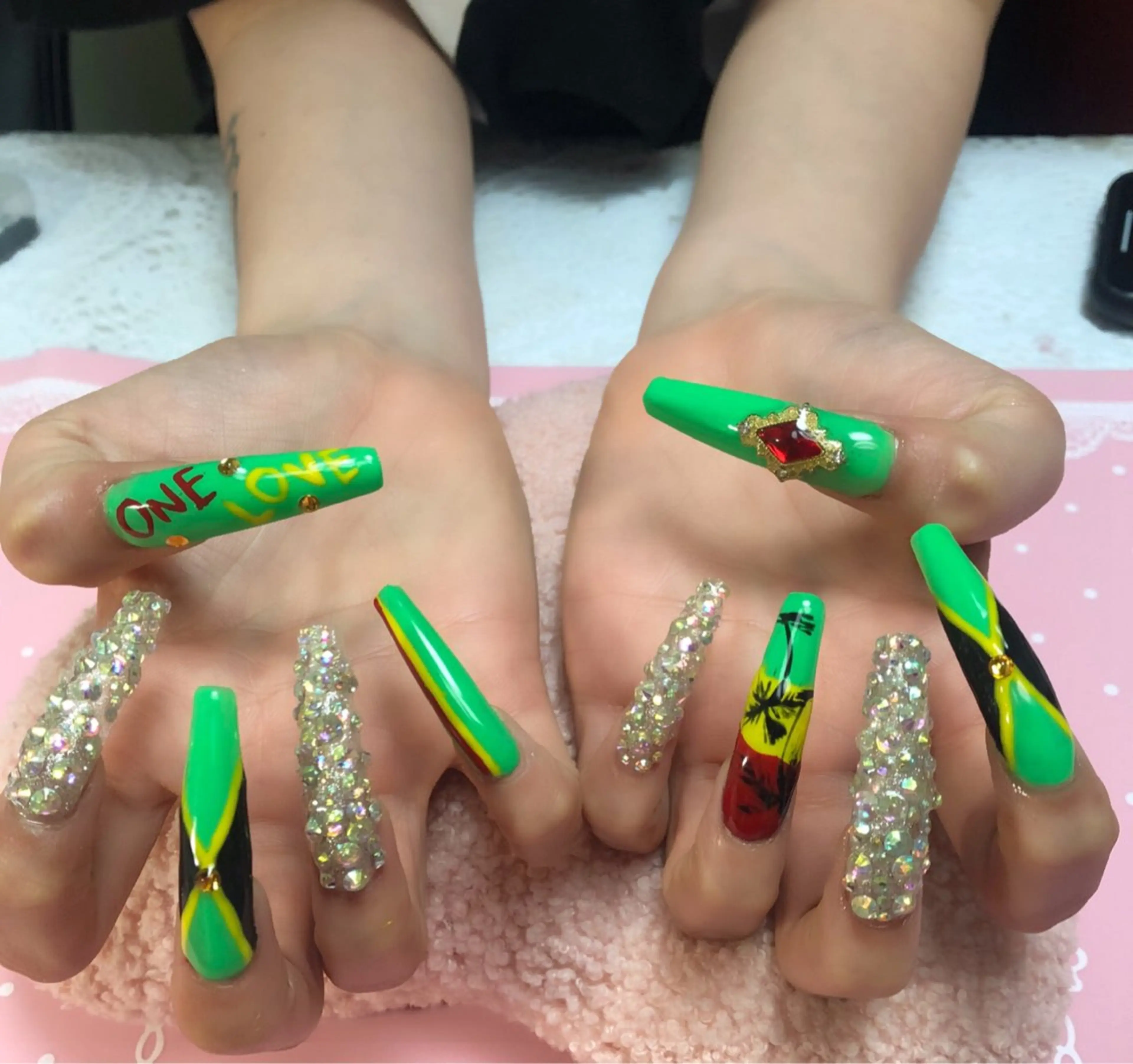 ネイル ネイルチップ GＬA D所属・ＧＬAD グラットのネイルデザイン