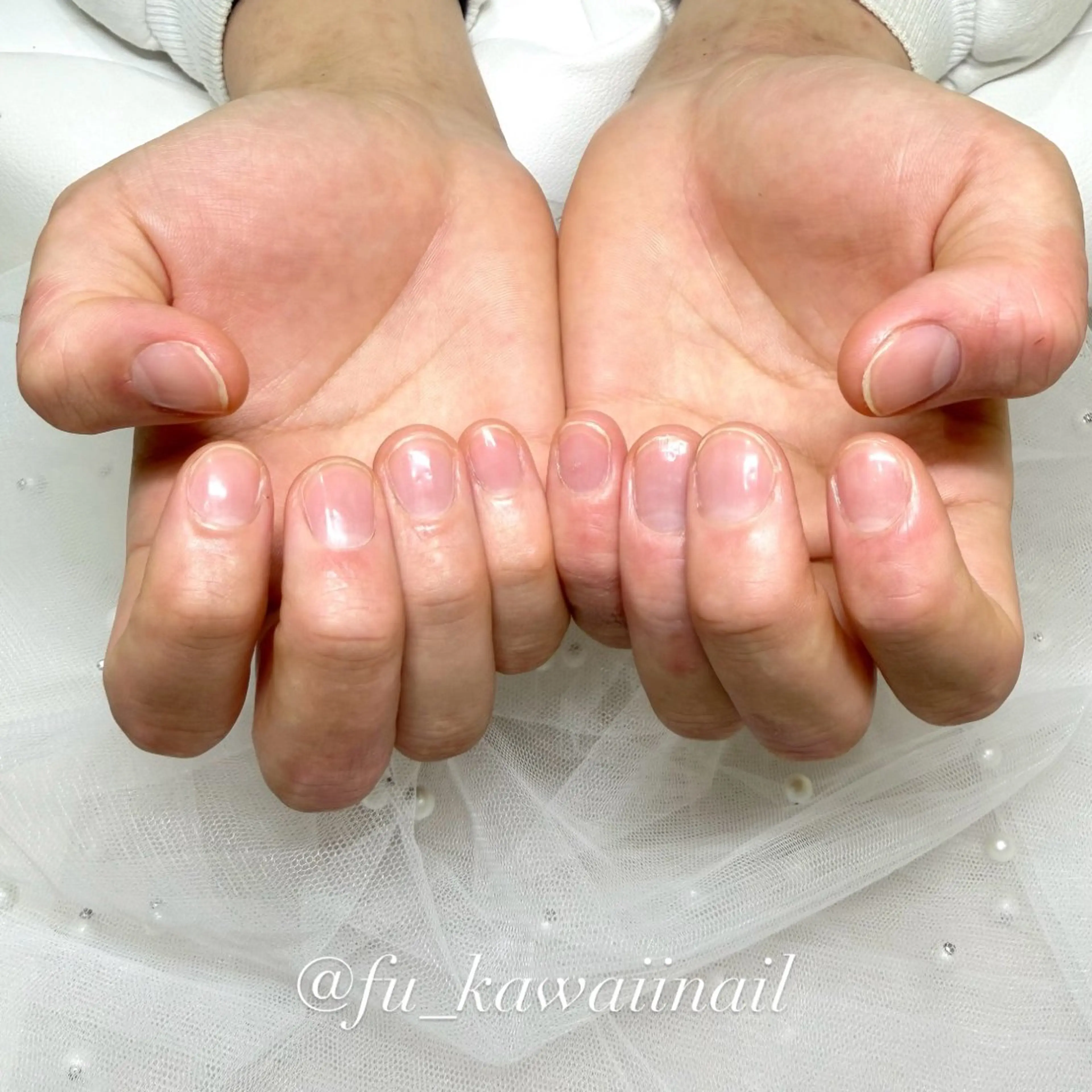 ✨艶々ネイルハンドケア✨【甘皮除去/指周りの角質除去/お爪の艶出し/保湿トリートメント付】の写真