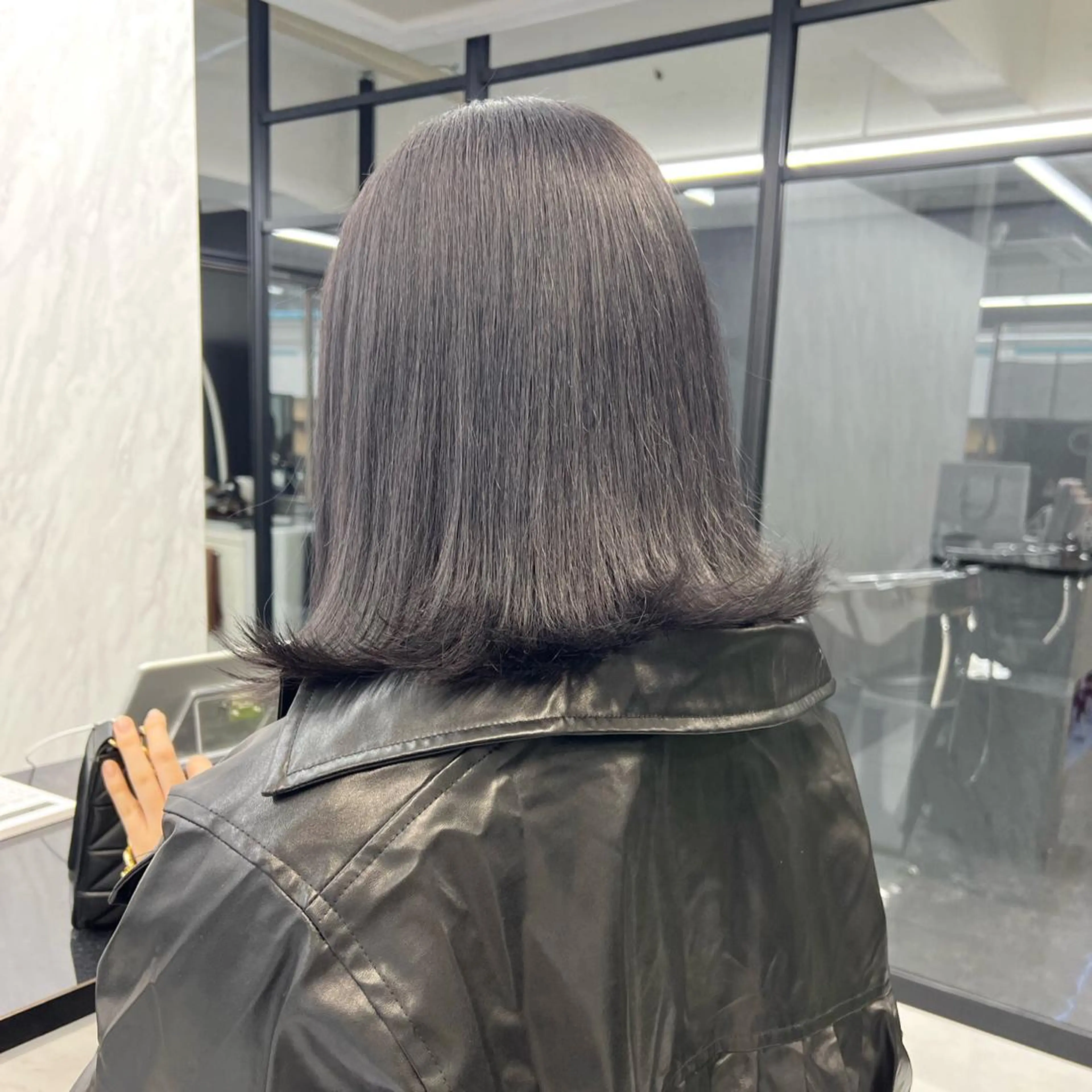 ミディアム カラー シールエクステ ハイトーンカラー エクステ ヘアカラー シールエクステ特化 ハイトーン、NANAのヘアスタイル