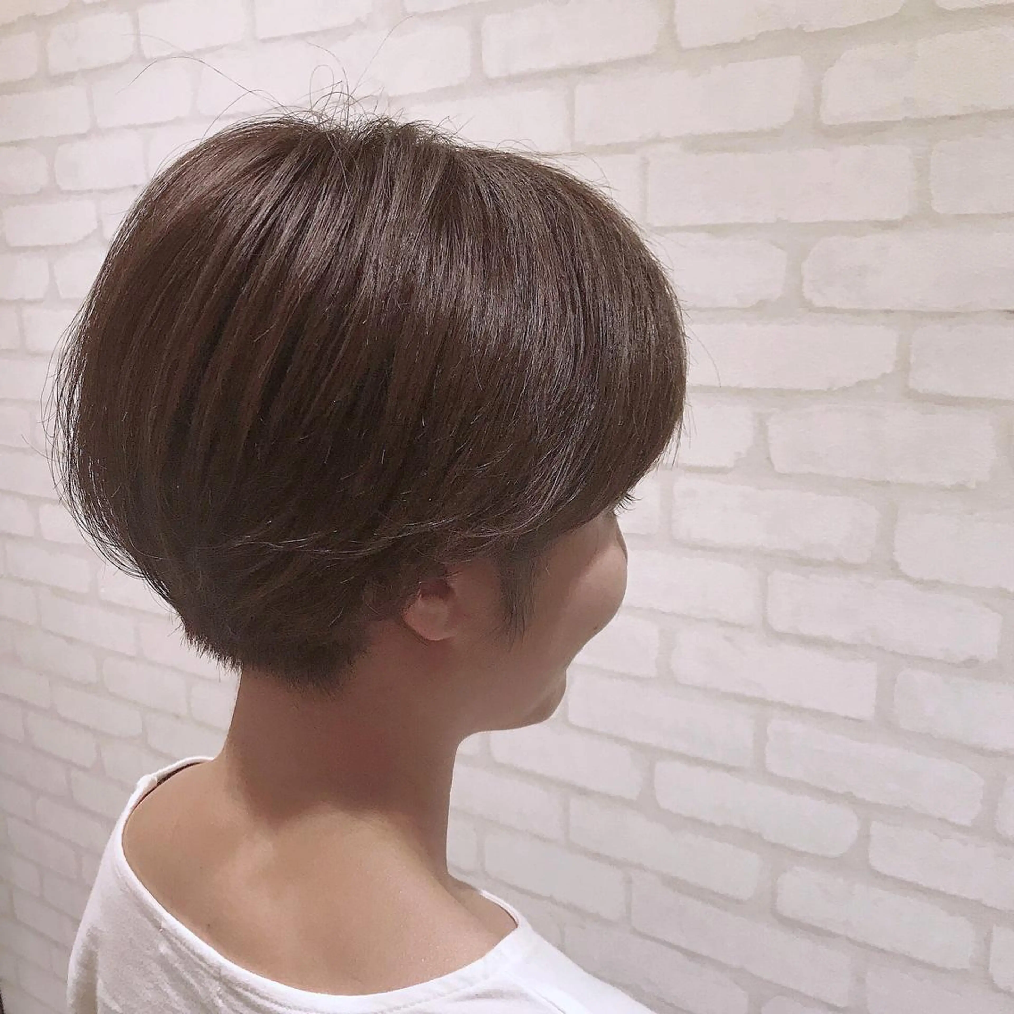 ショート カラー ブリーチ 進 詩織のヘアスタイル