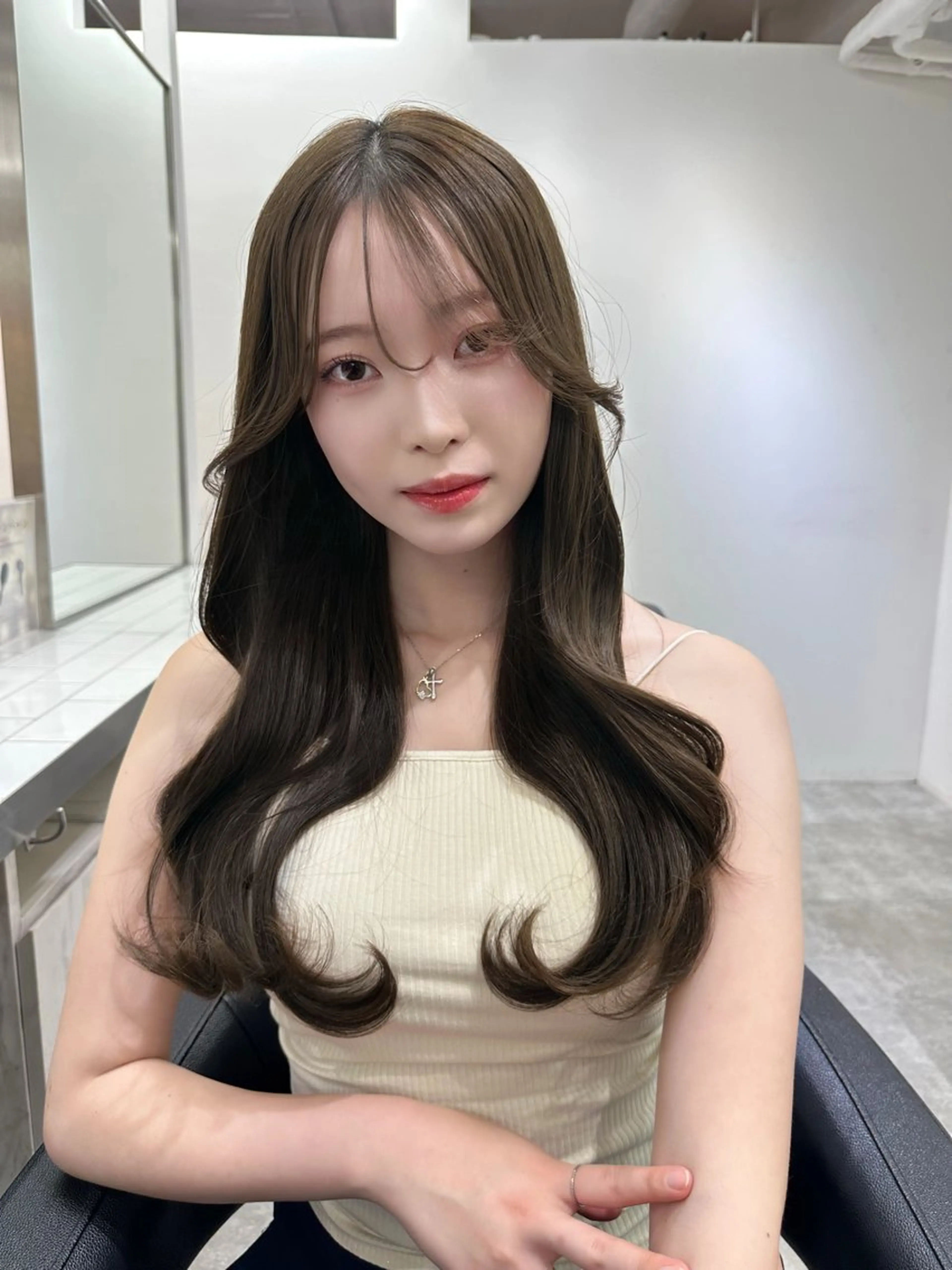 ロング カラー カット ヘアカラー トリートメント 艶髪レイヤー顔周り グレージュ添田晃基のヘアスタイル