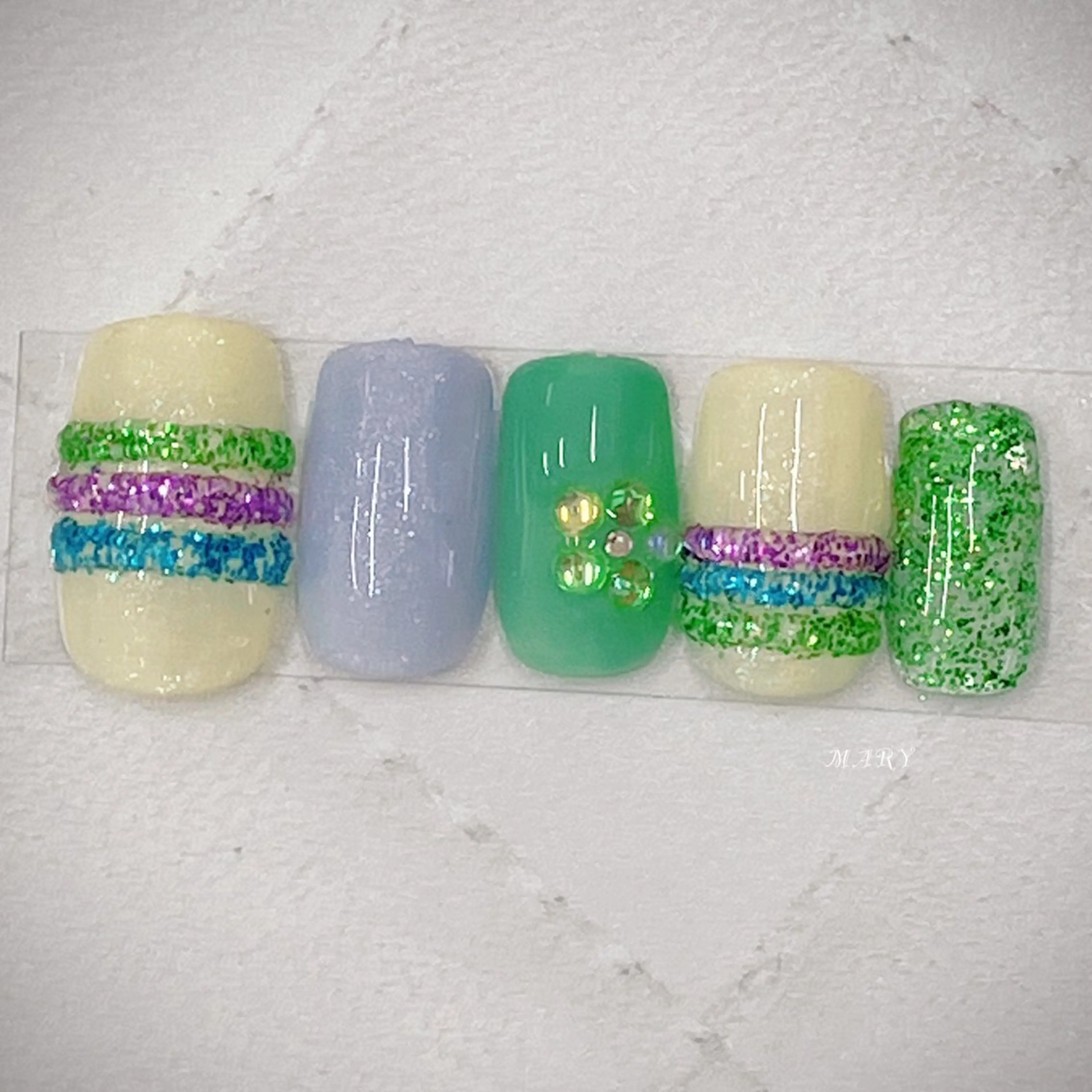 ネイル フラワーネイル グリーン キラキラネイル ニュアンスネイル ワンカラーネイル ハンドネイル Mary nail所属・Mary nail .narumiのネイルデザイン