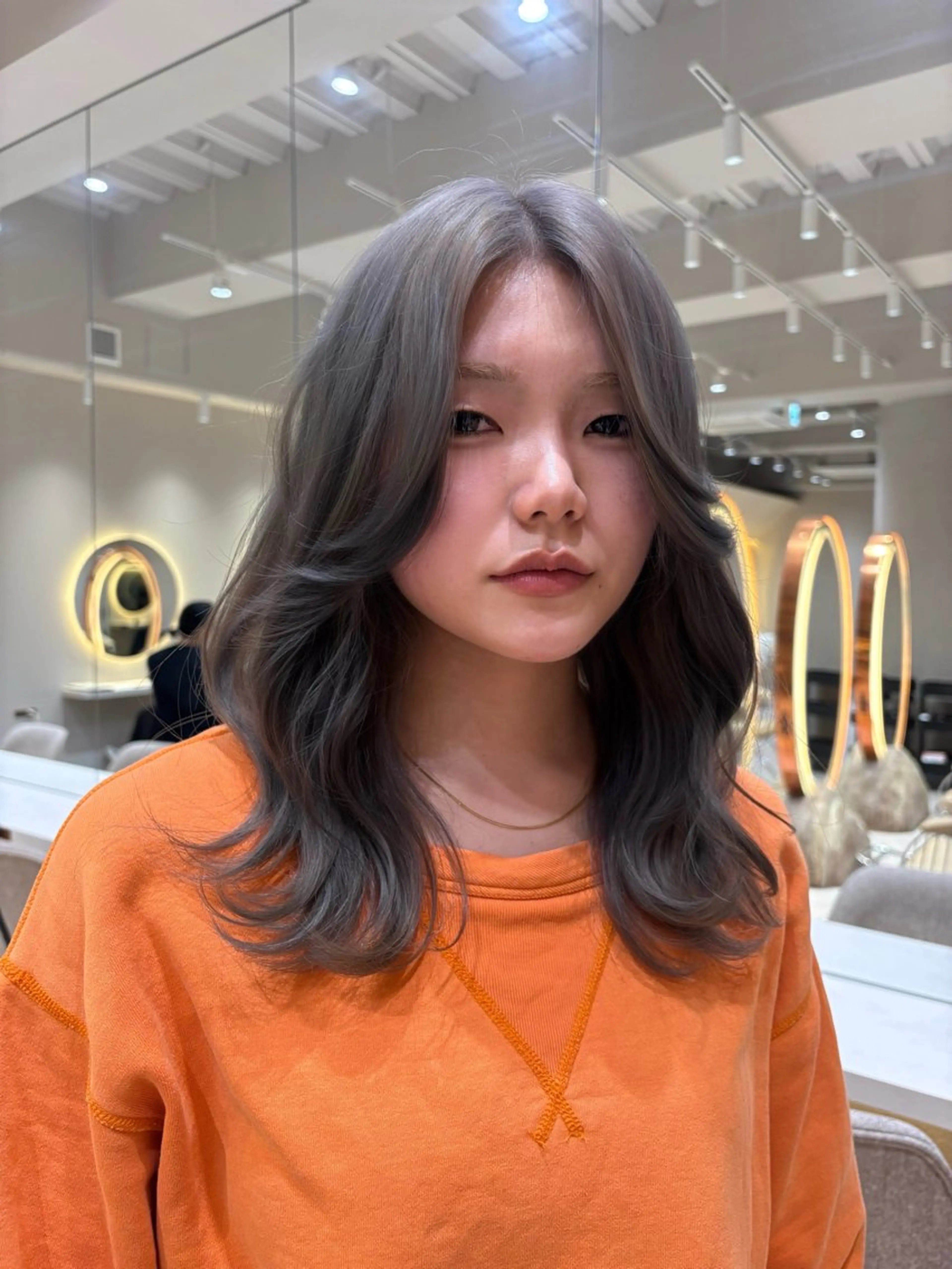 セミロング ヘアカラー ブリーチ🌟リタッチ 🎠KANON🎡のヘアスタイル