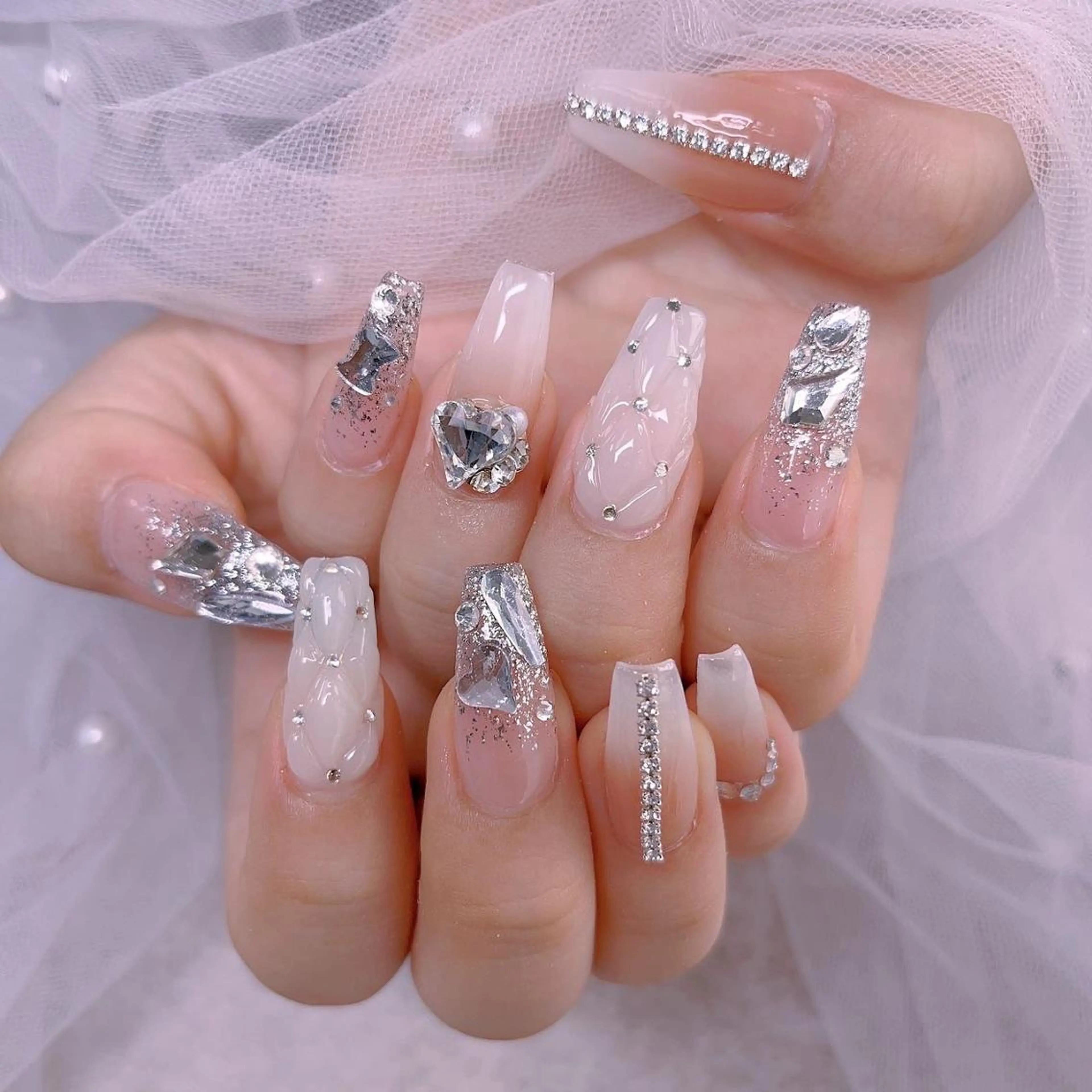 メンズ ネイル アートネイル フレンチネイル ジェルネイル キラキラネイル パラジェル Bloom kabukiのネイルデザイン