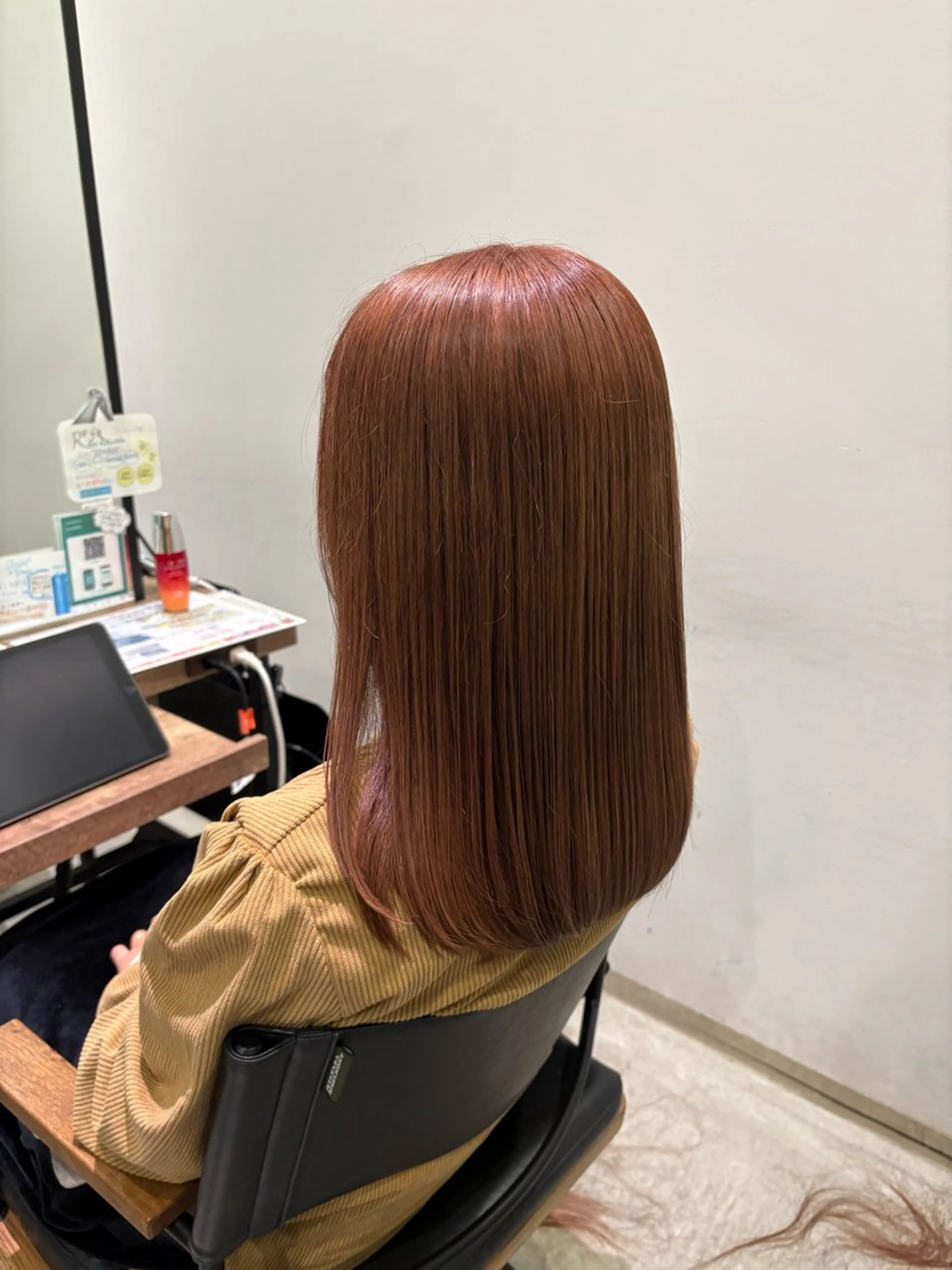 セミロング ヘアカラー CHESS所属・星 優南のヘアスタイル