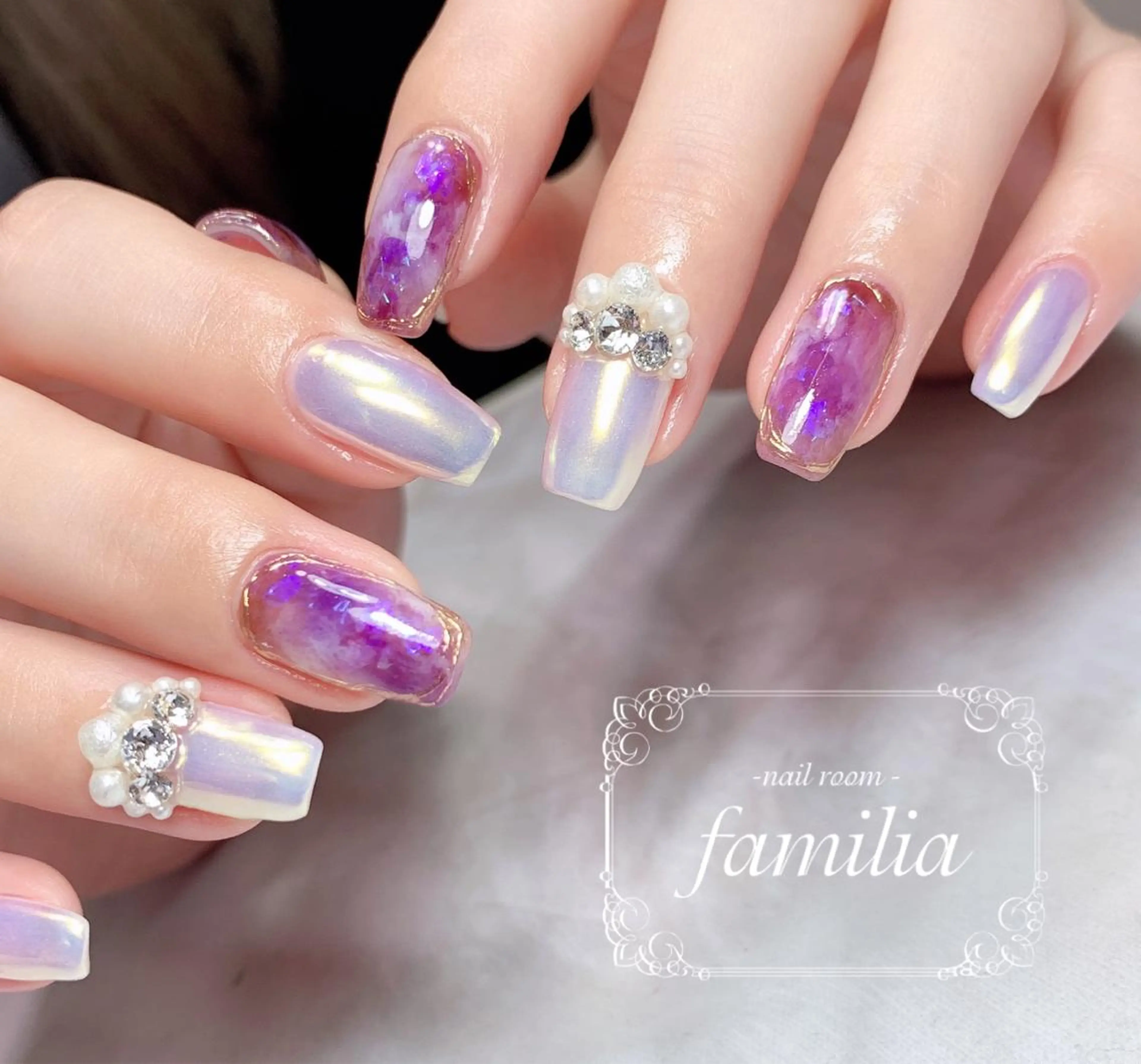 ネイル アートネイル オーロラネイル ハンドネイル -nailroom- familiaのネイルデザイン