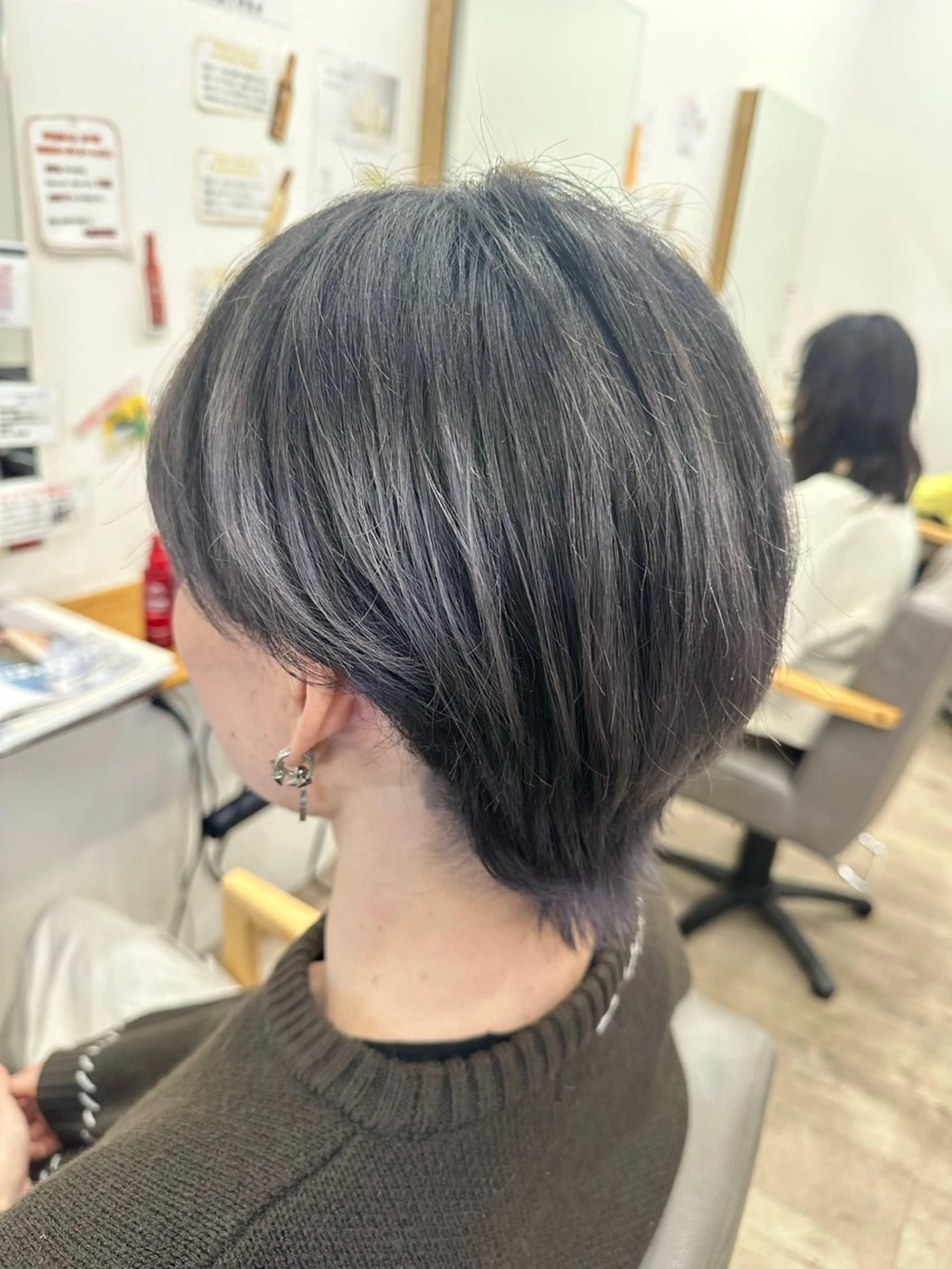 ショート カラー メンズ グラデーションカラー シルバー ヘアカラー トリートメント 都築 優菜のヘアスタイル