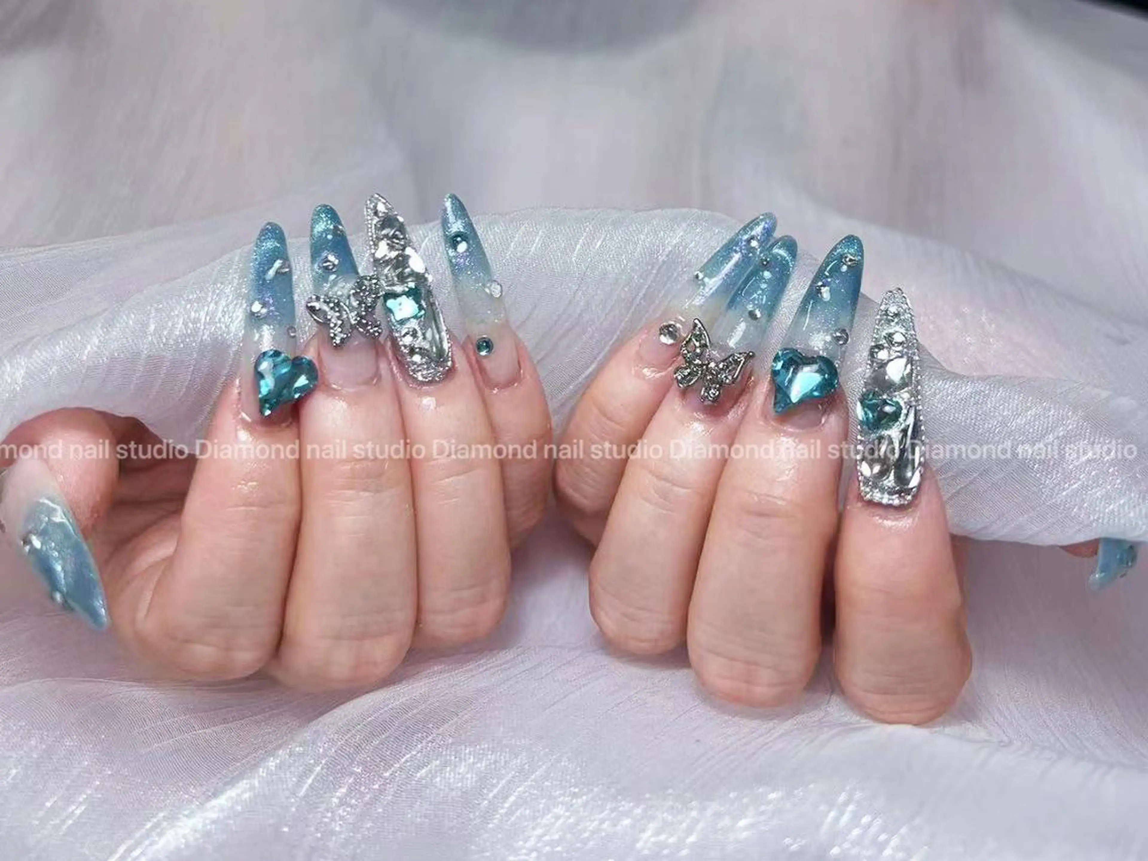 ネイル アートネイル オーロラネイル ガーリー キラキラネイル マグネットネイル ハンドネイル DIAMOND 💅のネイルデザイン