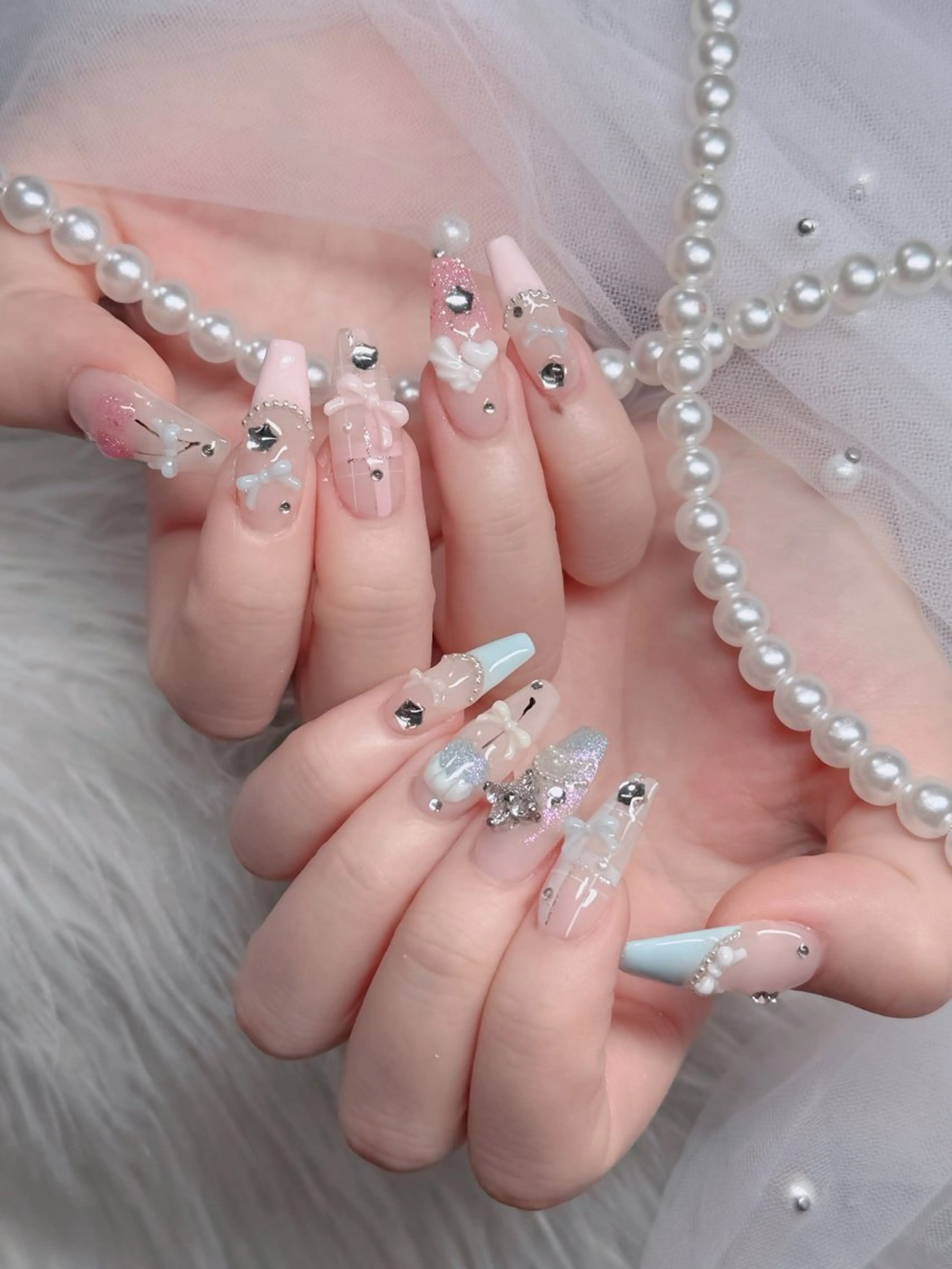 ネイル フレンチネイル ジェルネイル ガラスフレンチ ハロウィン ハート ハンドネイル H.baby Nail Salonのネイルデザイン