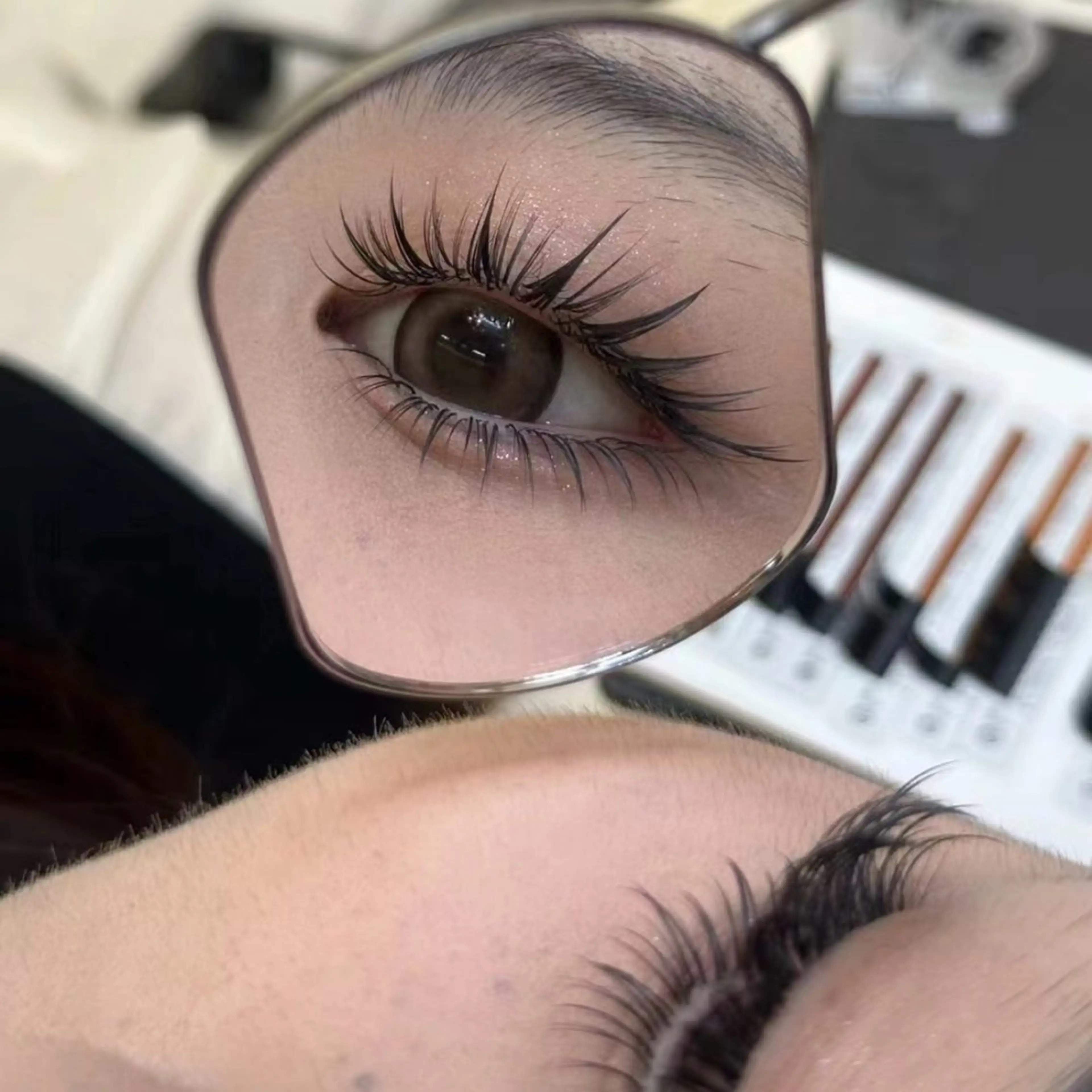 マツエク・マツパ 束感まつ毛 カラーマツエク フラットラッシュ パリジェンヌラッシュリフト まつげパーマ アベ カカのマツエク・マツパデザイン