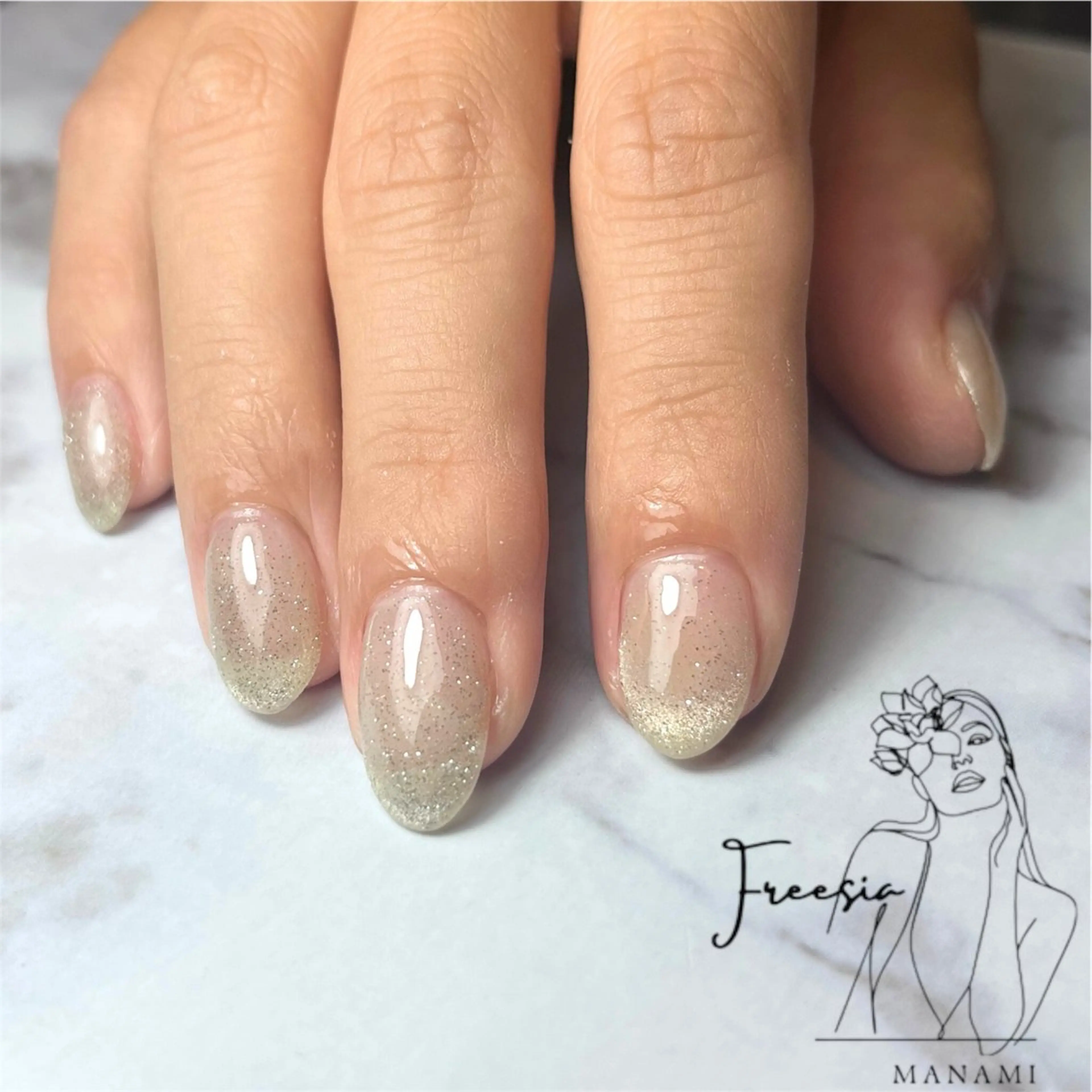 ネイル フラッシュネイル キラキラネイル ラメ(グリッター) マグネットネイル ハンドネイル freesia Manamiのネイルデザイン