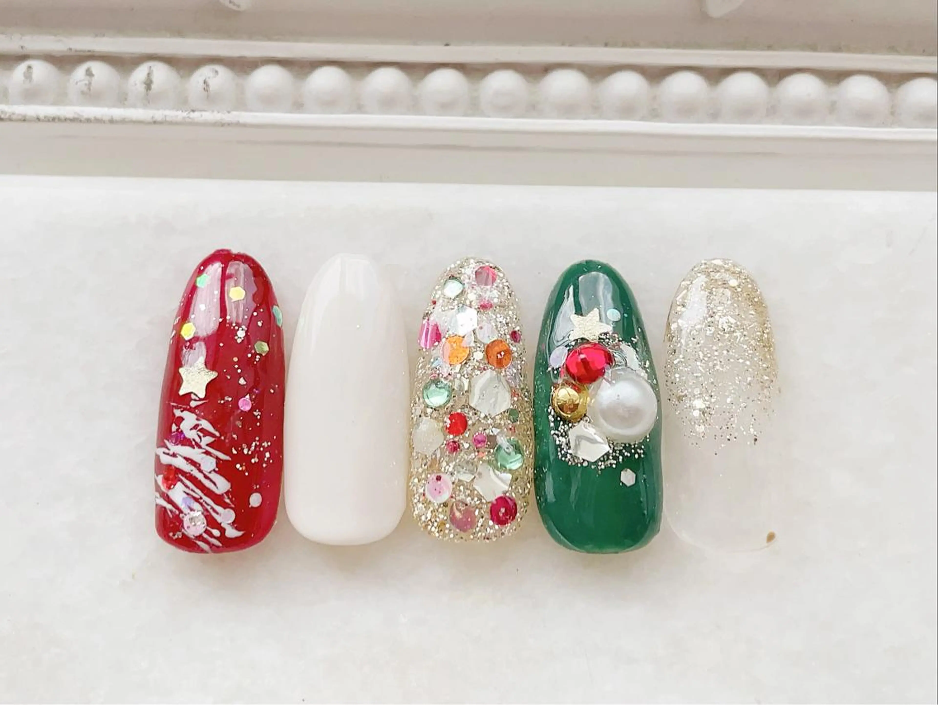 ネイル ジェルネイル ゴージャス キラキラネイル パラジェル 冬ネイル ハンドネイル Satomi  のネイルデザイン