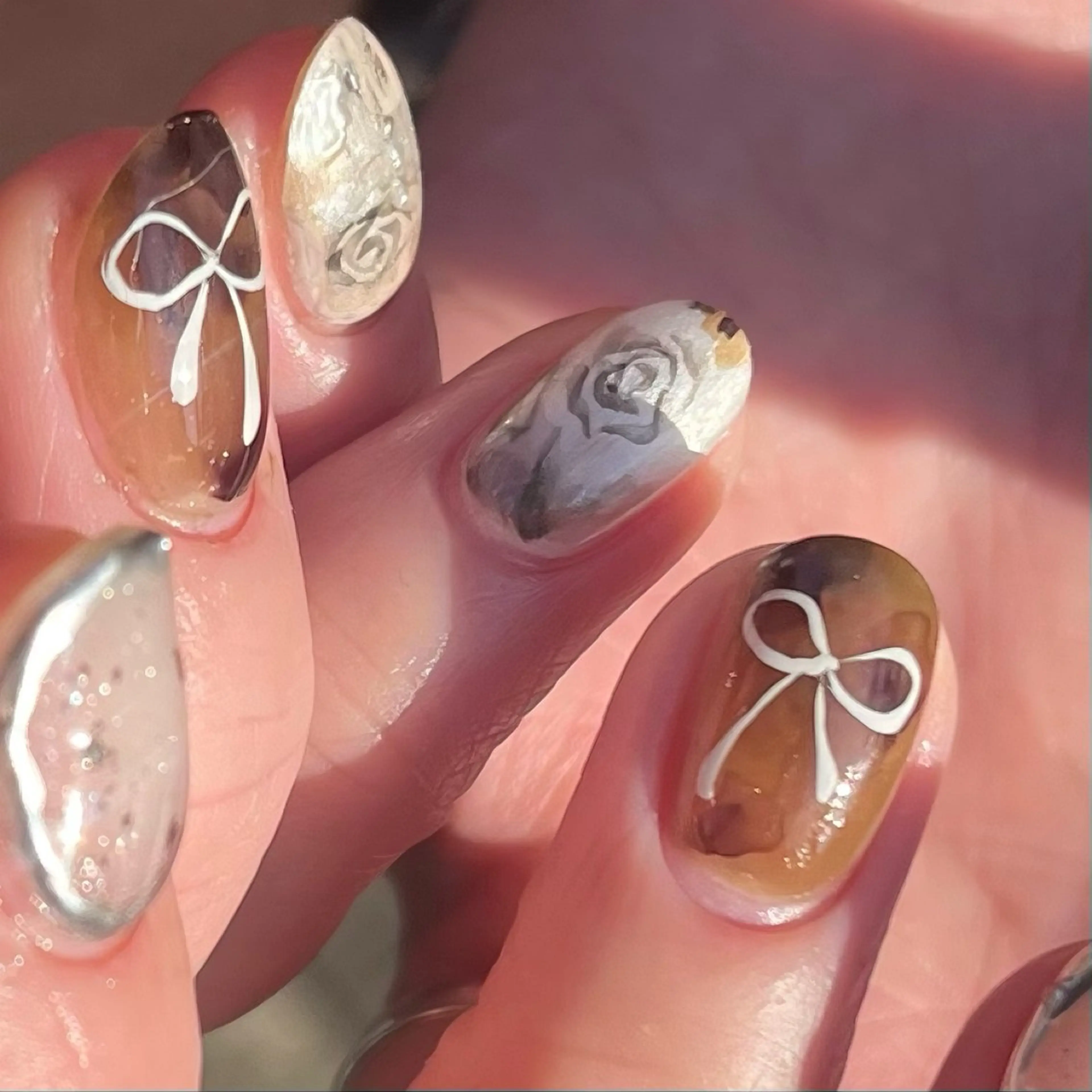 ネイル フラワーネイル ホログラムネイル ミラーネイル ニュアンスネイル リボン ハンドネイル 🫧OPELIA NAIL渋谷🫧のネイルデザイン