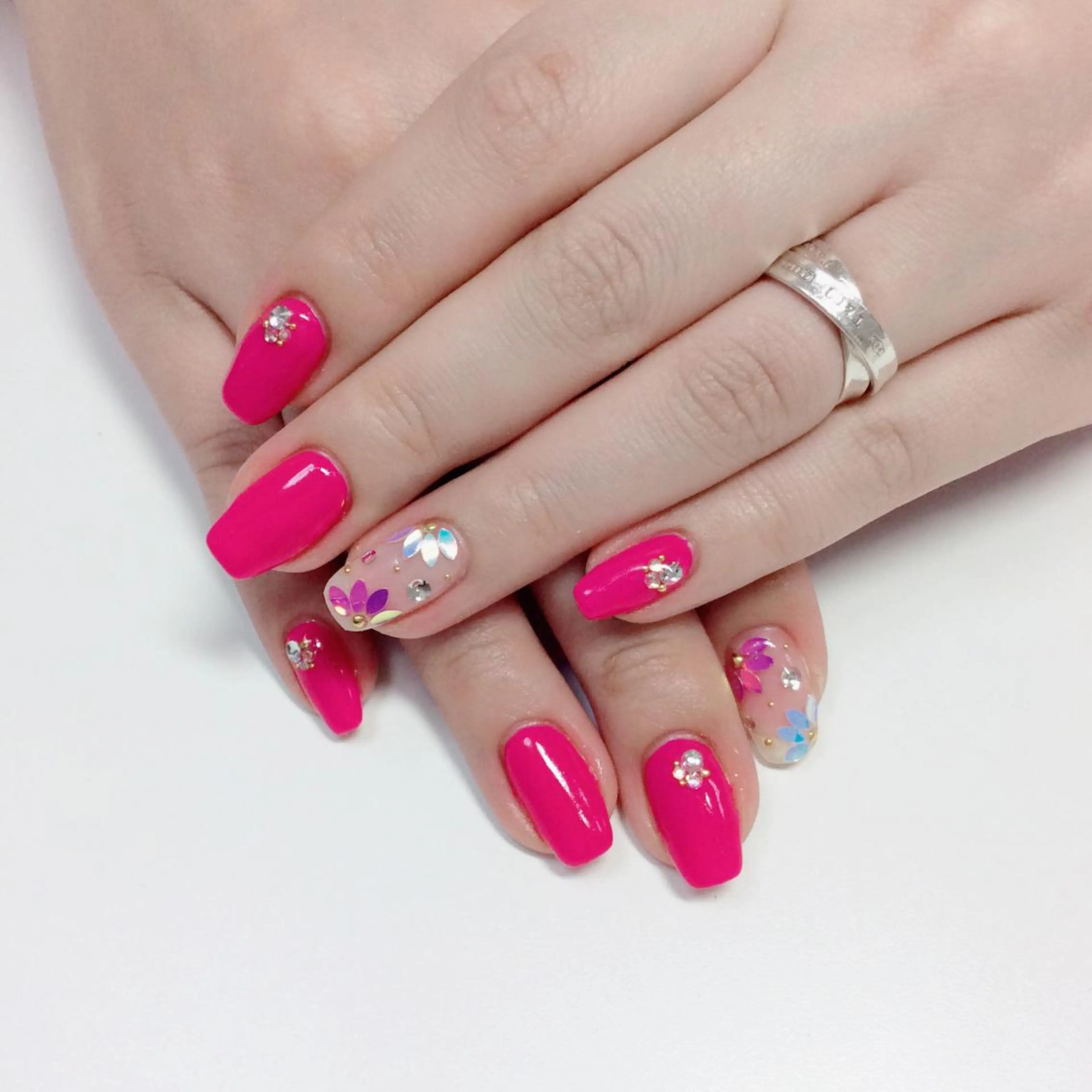 ネイル フラワーネイル ワンカラーネイル ピンク Nail salon Ka pilinaのネイルデザイン