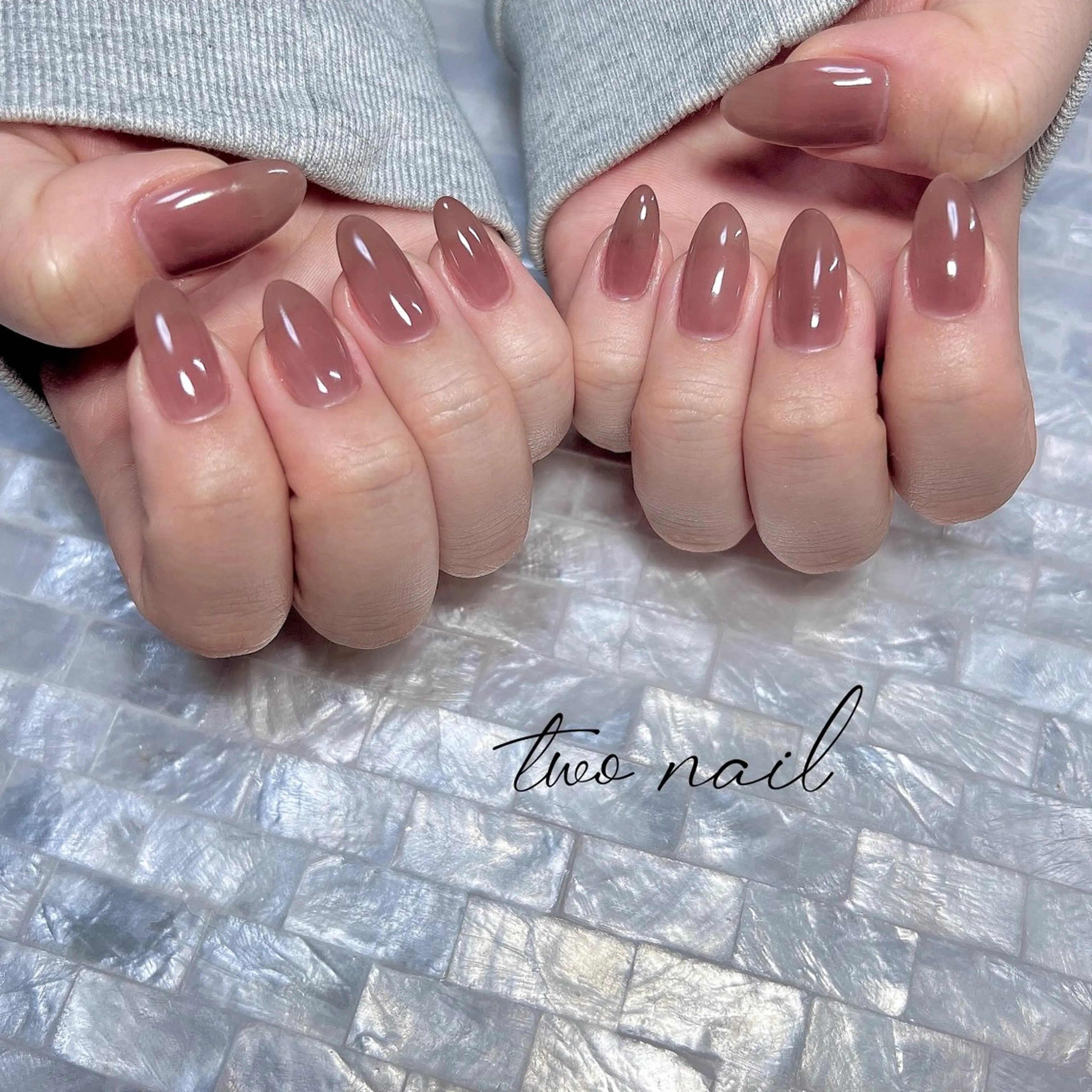 ネイル ブラウン ネイルチップ ホワイト ハンドネイル two nailのネイルデザイン