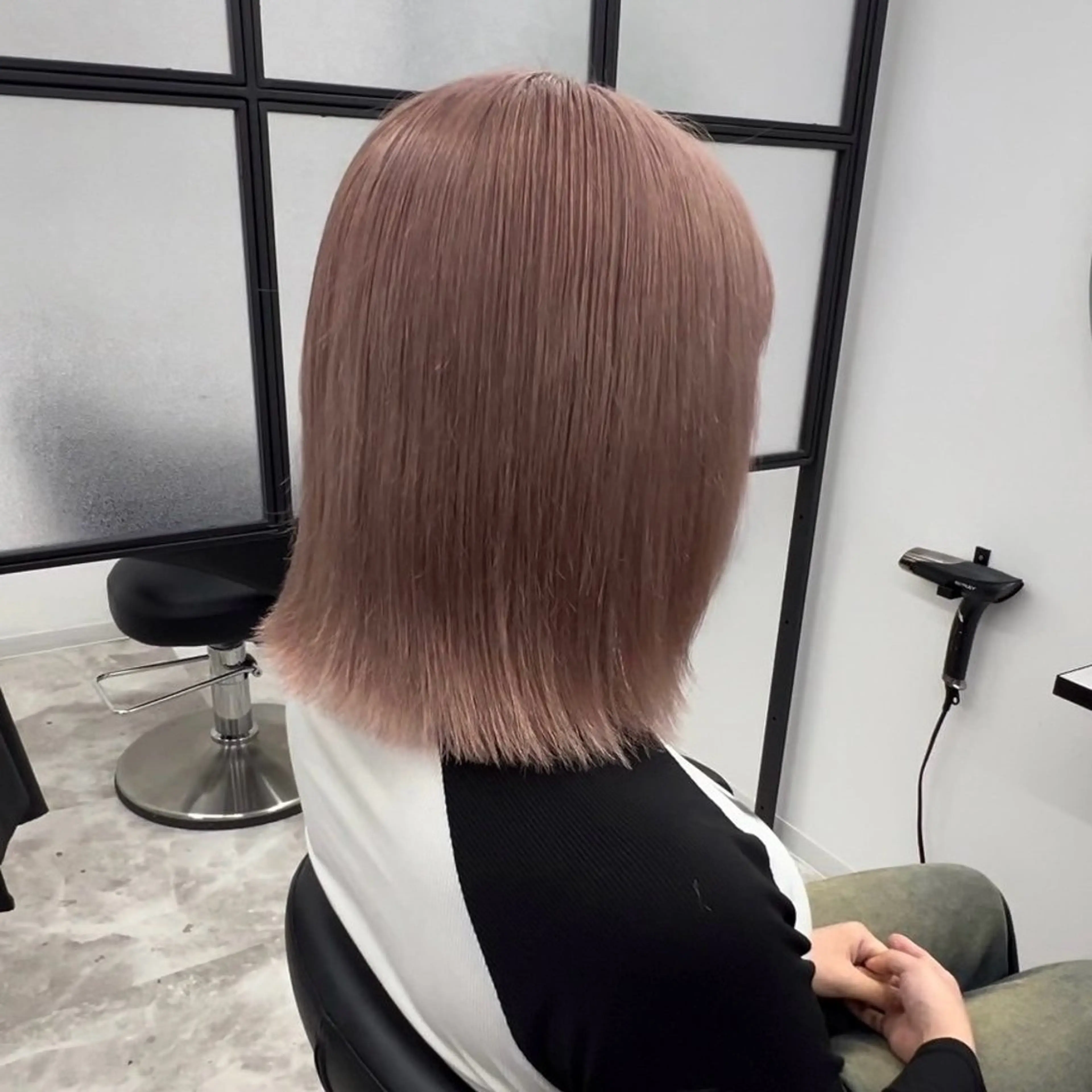 ミディアム ヘアカラー スズキ マリンのヘアスタイル