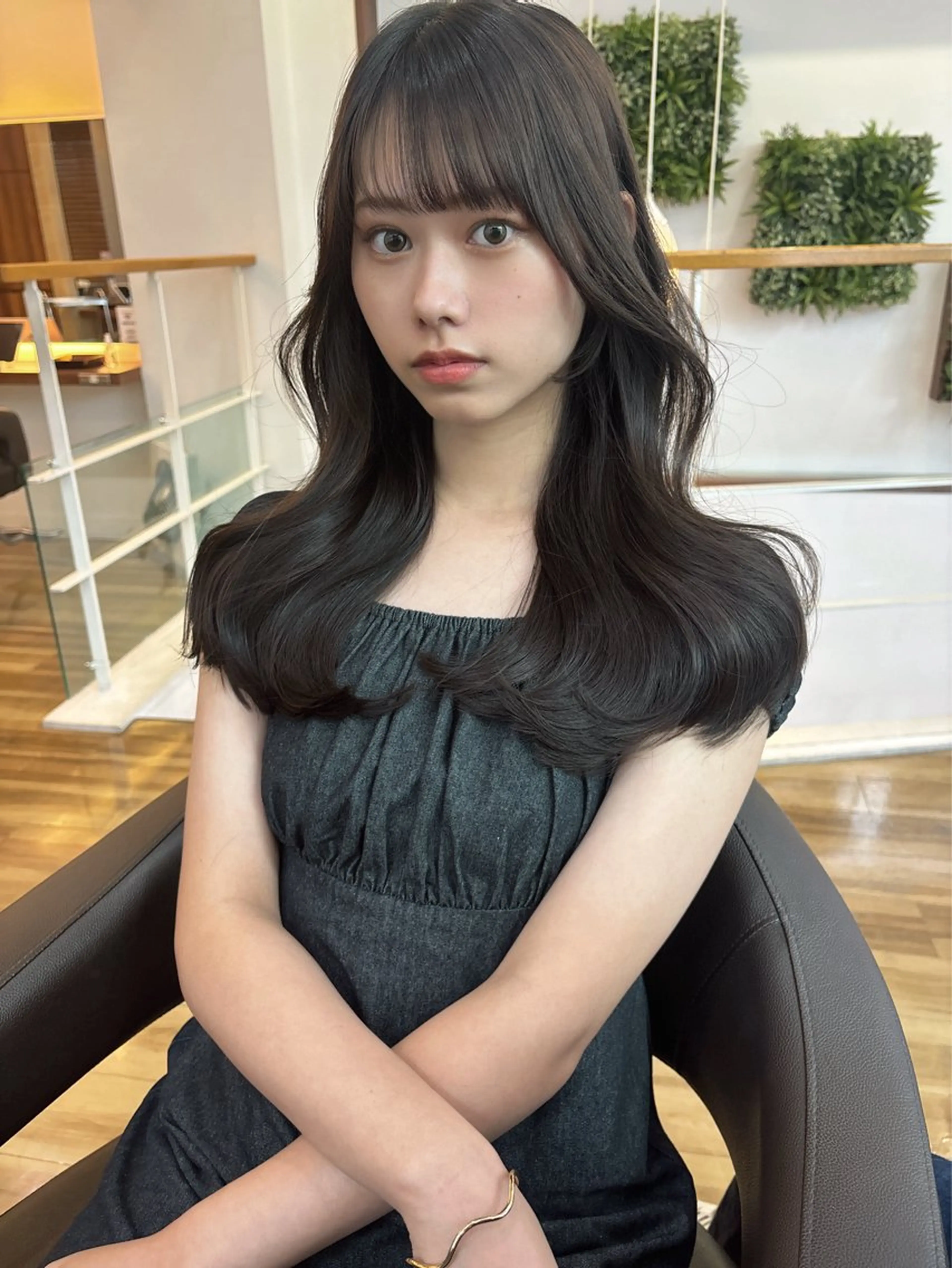 ロング カラー ロングレイヤー グレージュ オリーブグレージュ オリーブグレー レイヤーカット レイヤーカット /透明感/千葉怜寿のヘアスタイル