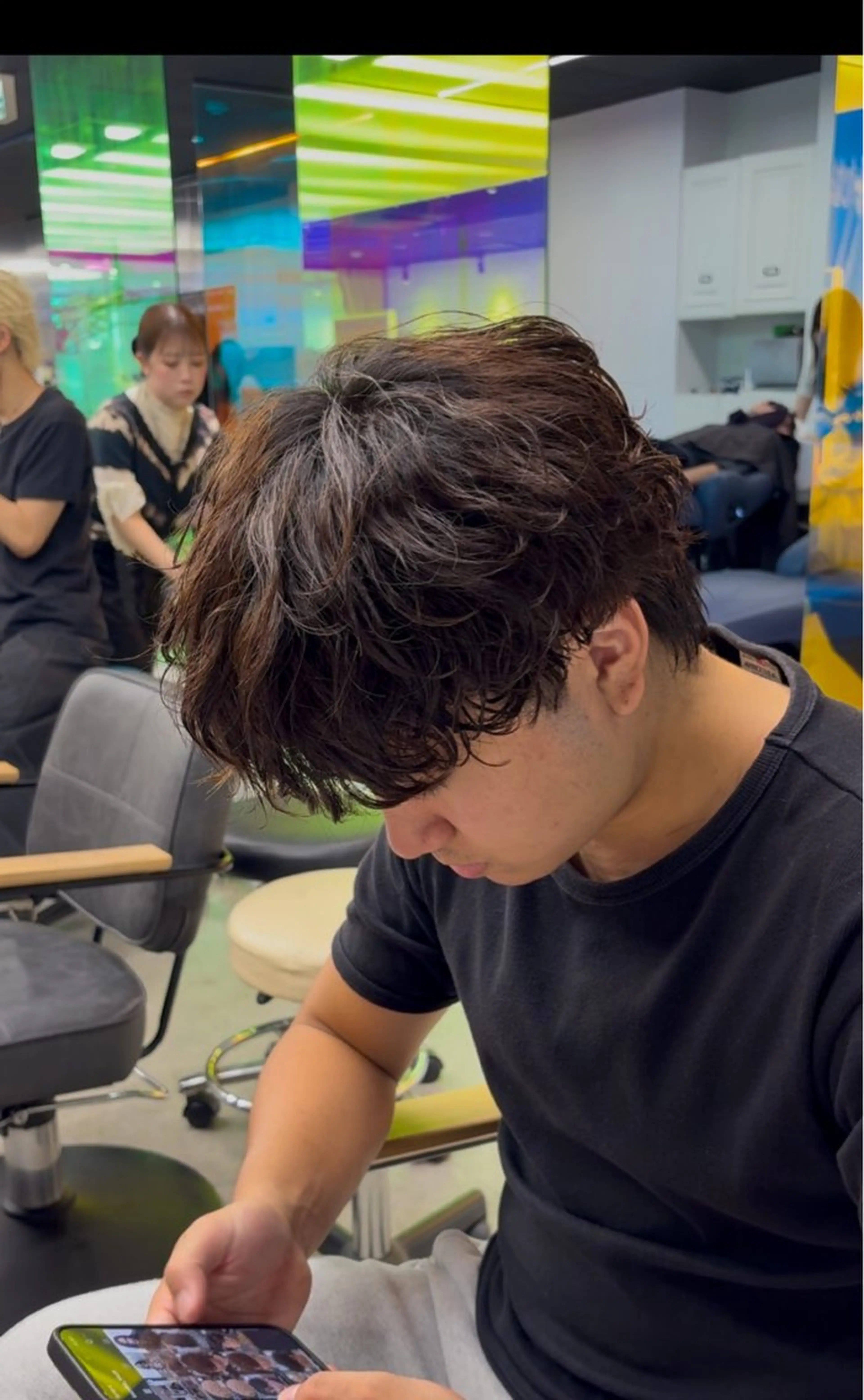 ショート パーマ メンズ メンズパーマ プードルパーマ 学生（メンズ向け） スパイキーショート 波巻きパーマ カット パーマ シャドウパーマ/ ルーズパーマ/メンズのヘアスタイル